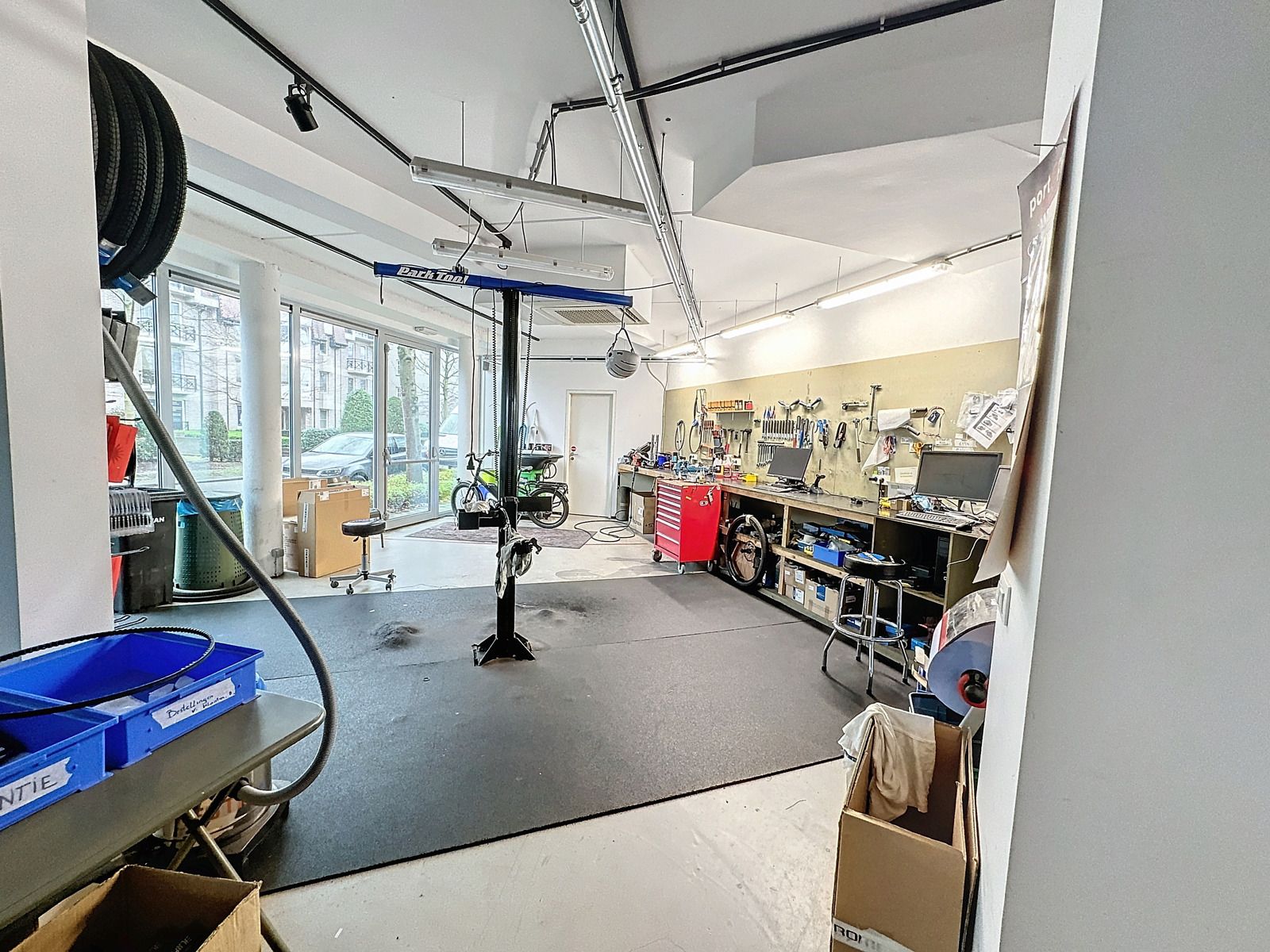 Zeer centraal gelegen ruime handelspand in hartje Brasschaat foto 5