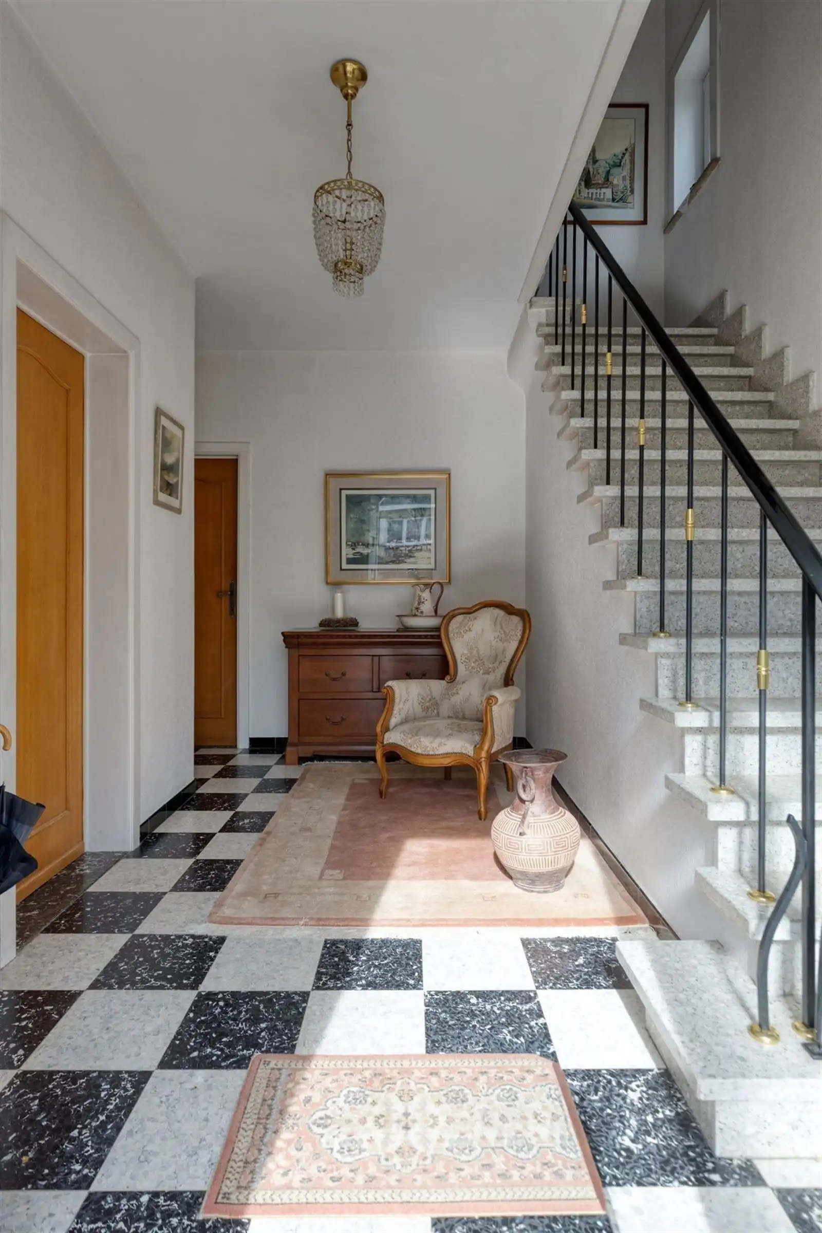 Charmante lichtrijke woning (251m²) met 4 slaapkamers + garage op een uitstekende locatie te Buizingen  foto 7