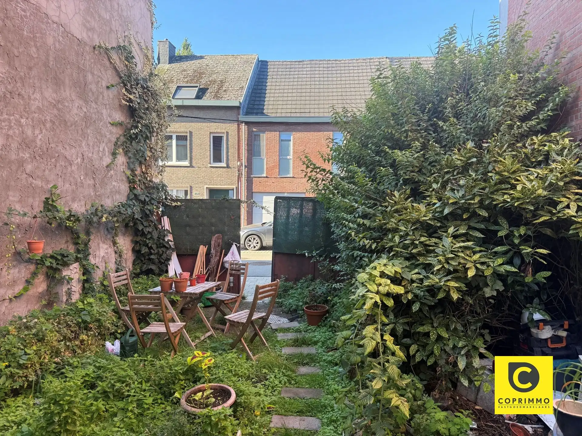 Te renoveren woning met bouwgrond  foto 3