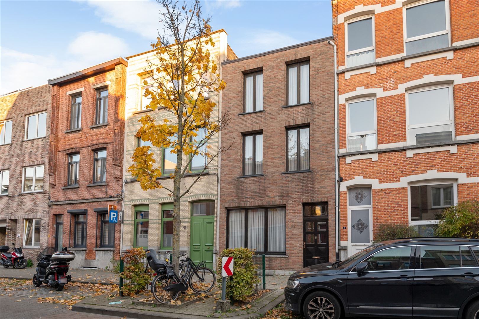 Hoofdfoto van de publicatie: Te renoveren burgerwoning met 3 à 4 slaapkamers en tuin.