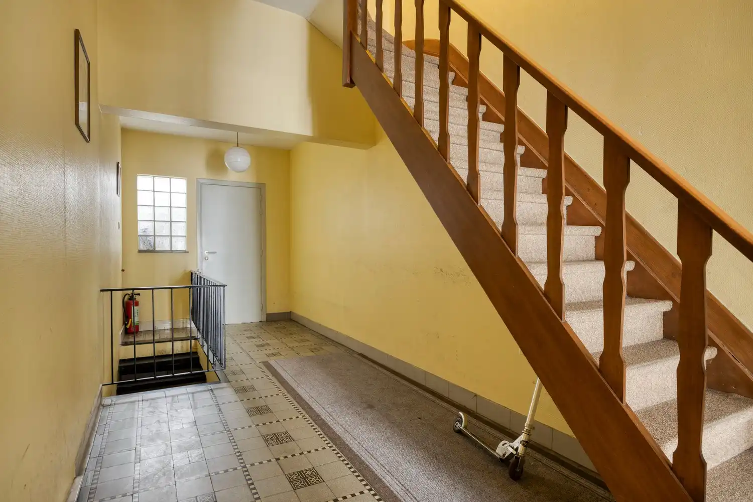 Appartementsgebouw met 1 commerciële ruimte, 2 twee slaapkamer appartementen en 1 studio op wandelafstand van Sint-Pietersstation foto 5