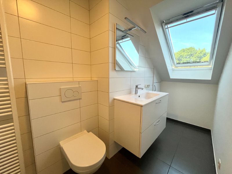GERENOVEERD DUPLEXAPPARTEMENT TE HUUR MET 3 SLAAPKAMERS foto 11