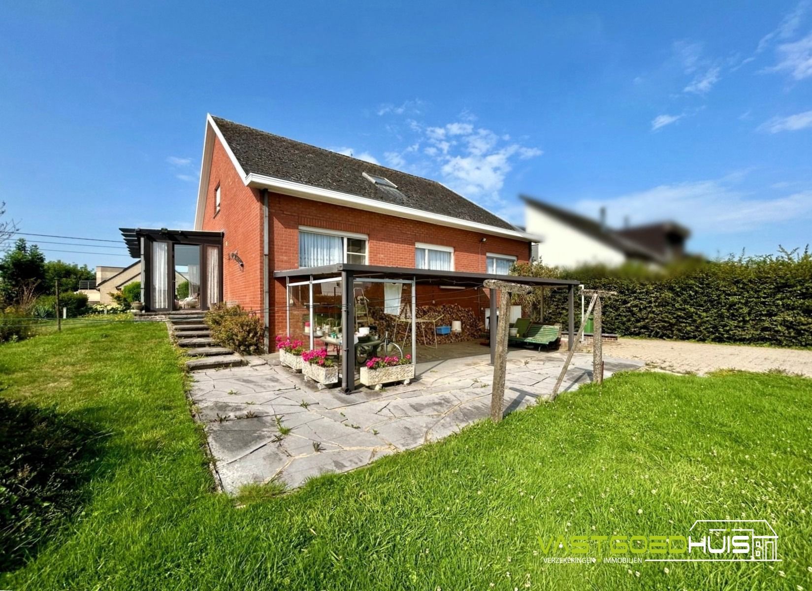 Karaktervolle, te renoveren villa met tuin foto 24