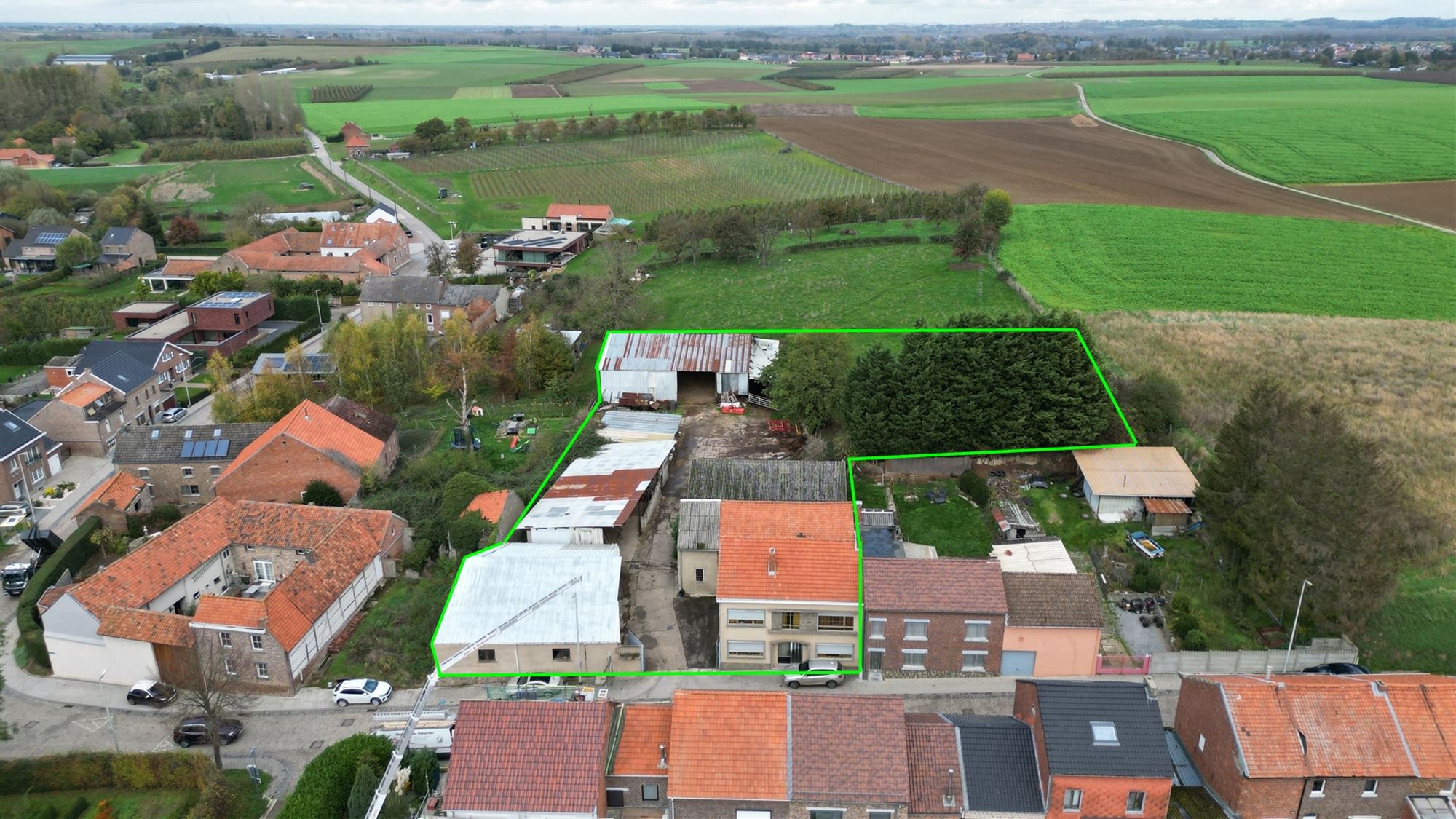 OP TE FRISSEN WONING MET 5 SLKS OF PROJECTGROND OP EEN PERCEEL VAN RUIM 36A MET MOGELIJKHEID TOT HET BIJ KOPEN VAN ACHTERLIGGENDE GROND VAN 46A  foto 3