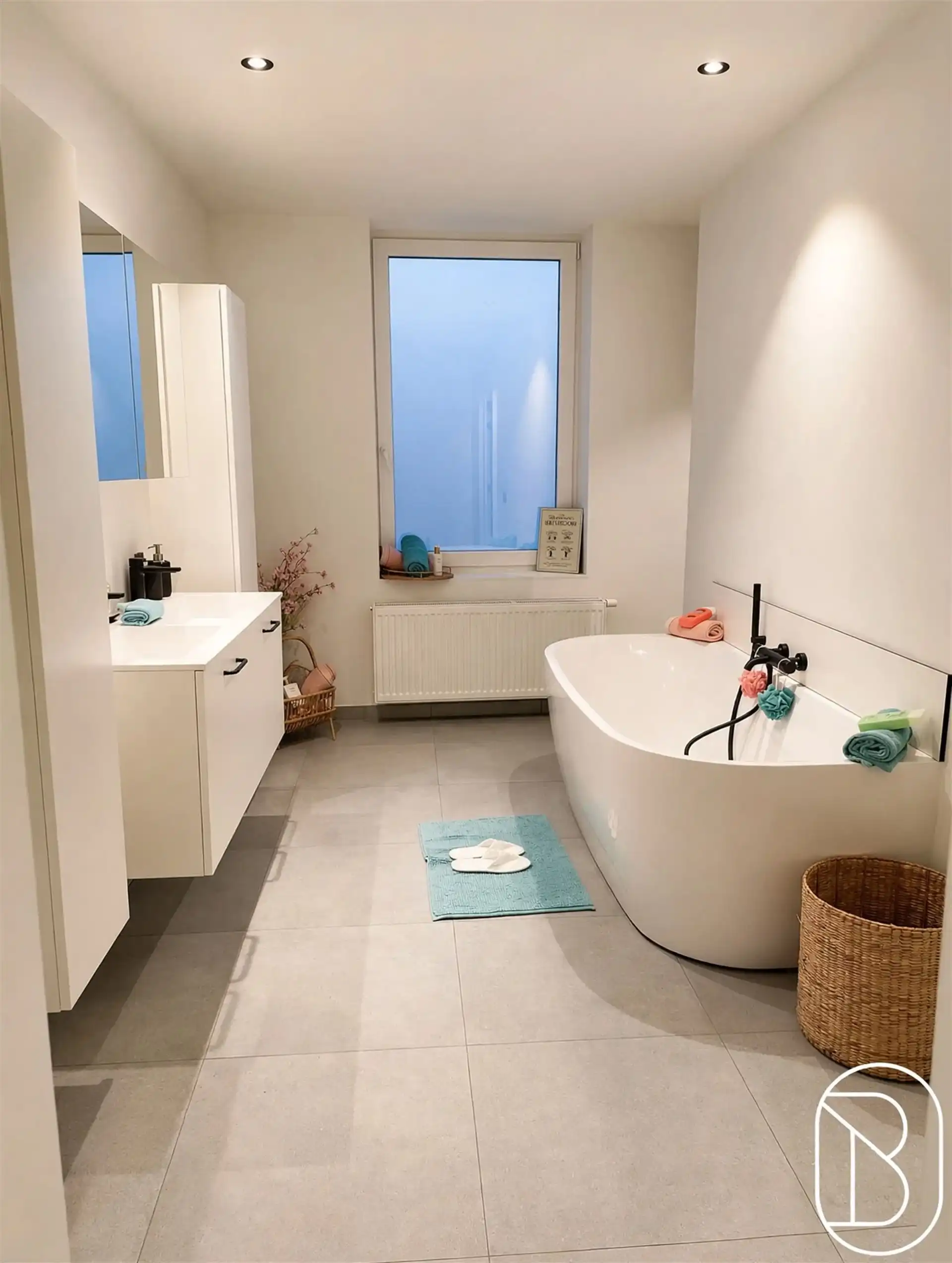 Volledig gerenoveerde woning met 3slpk, tuin en uitweg! foto 11