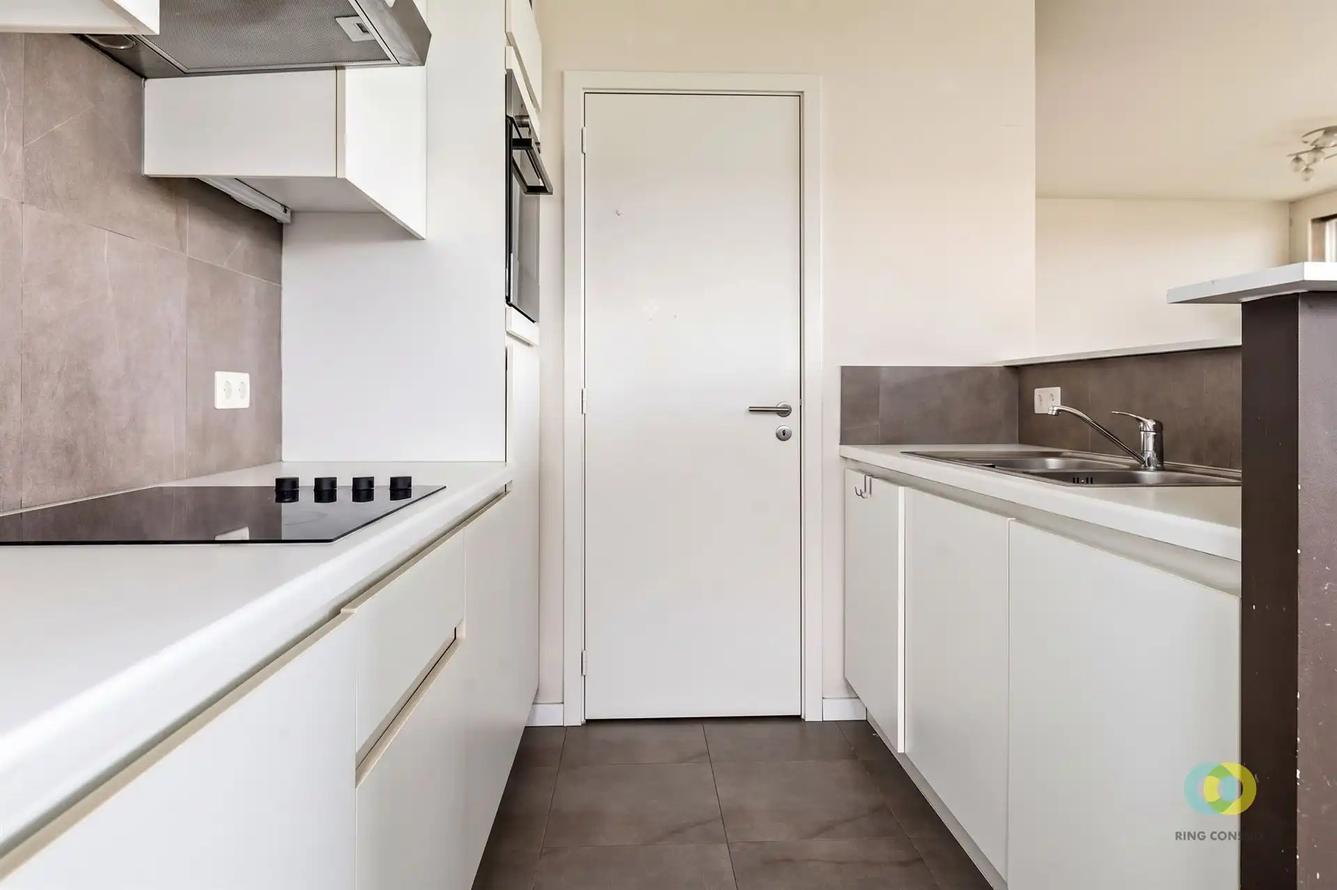 Lichtrijk appartement nabij park foto 5