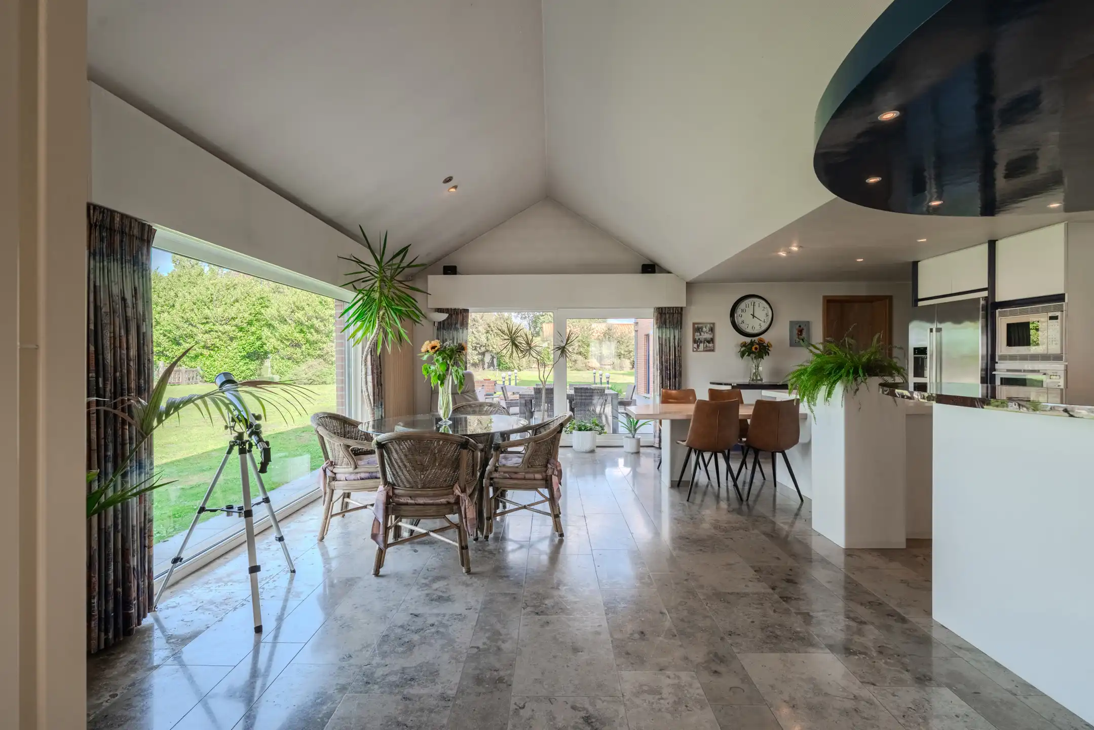 UNIEK EIGENDOM OP EEN TERREIN VAN 8.187 M² – RUST & RUIMTE ! foto 8