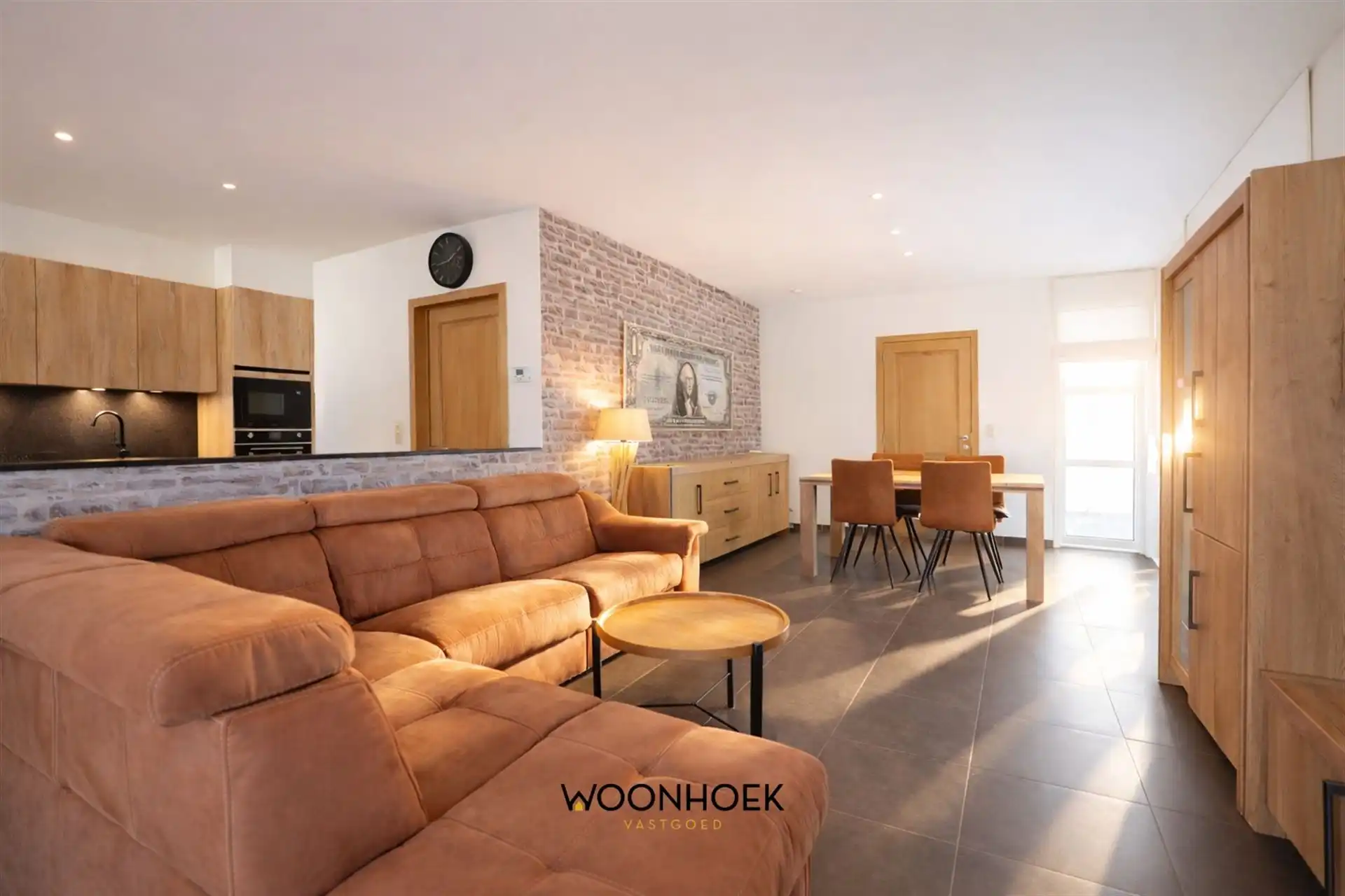  Woning met eigentijdse en serene architectuur foto 2