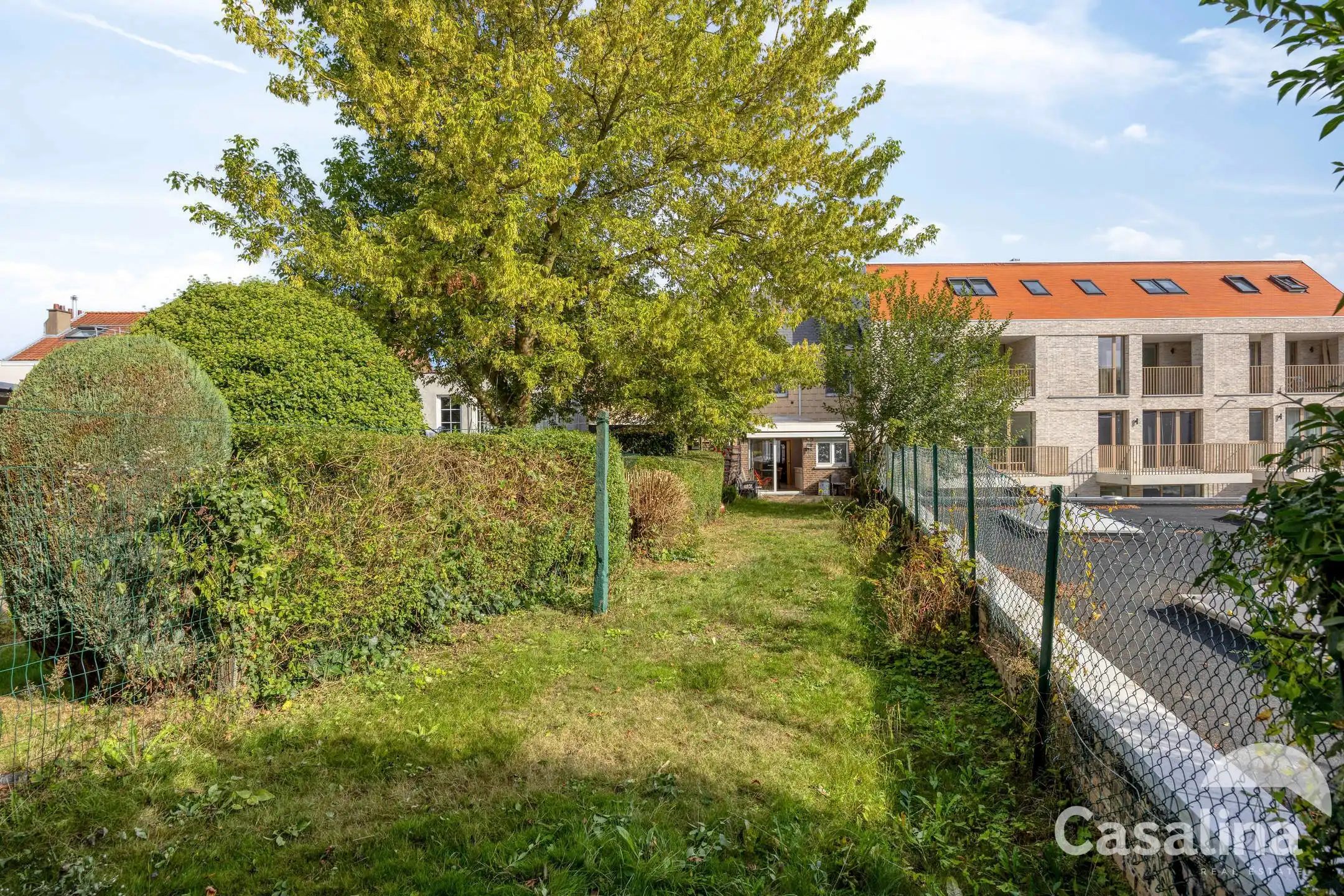 Bel-etagewoning met garage en tuin om op te frissen foto 3