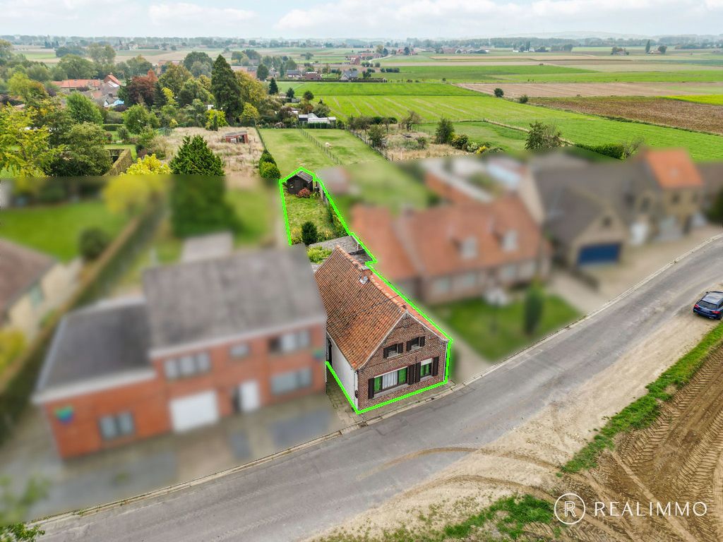 Hoofdfoto van de publicatie: Landelijk gelegen renovatieproject te St-Denijs