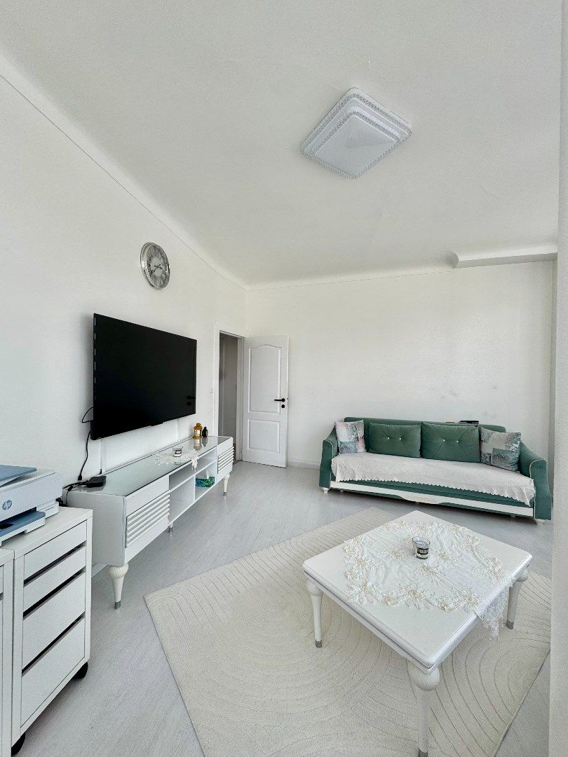 Licht en ruim 2-slaapkamerappartement te koop in Laken foto 4