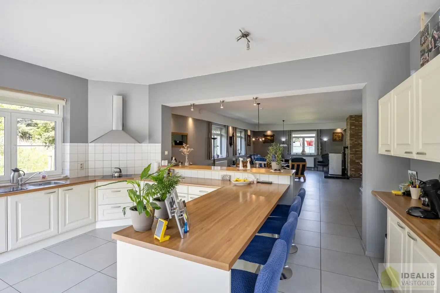 ZEER RUIM OPGEZETTE (481m²!) EN KNAP AFGEWERKTE EENGEZINSWONING OP RUSTIGE LOCATIE MET MAAR LIEFST 8!! SLAAPKAMERS foto 16