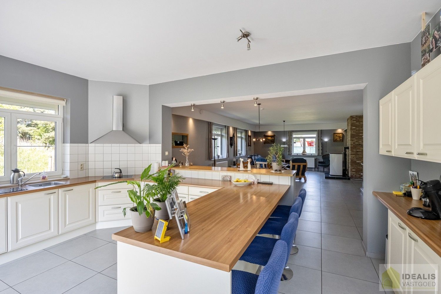 ZEER RUIM OPGEZETTE (360m²!) EN KNAP AFGEWERKTE EENGEZINSWONING OP RUSTIGE LOCATIE MET MAAR LIEFST 8!! SLAAPKAMERS foto 16