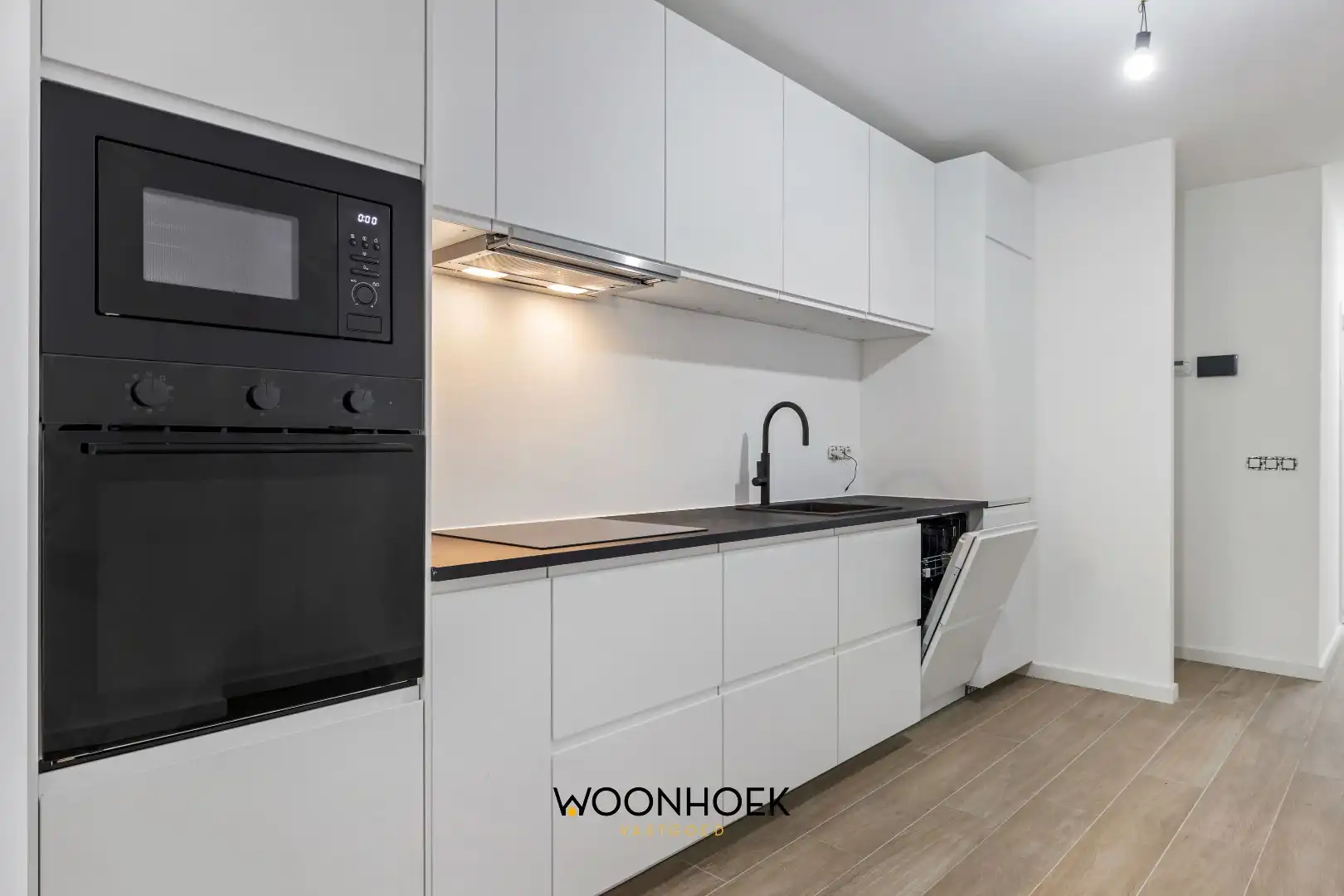 Gerenoveerde, 6-slpk woning, zonnige tuin en 2 bdkms te Sint-Niklaas! foto 5