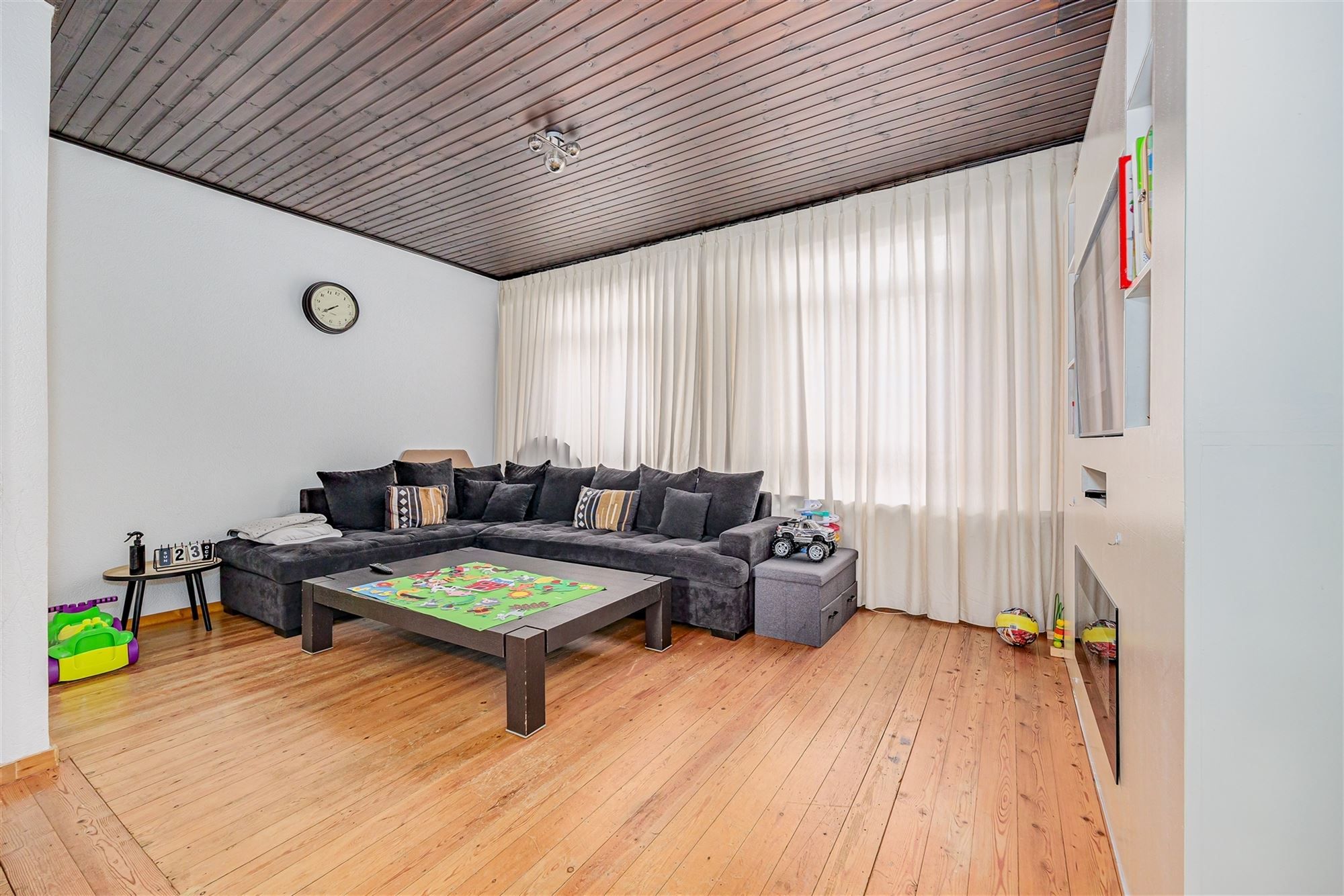 Woning met koer thans ingedeeld in 2 appt foto 2