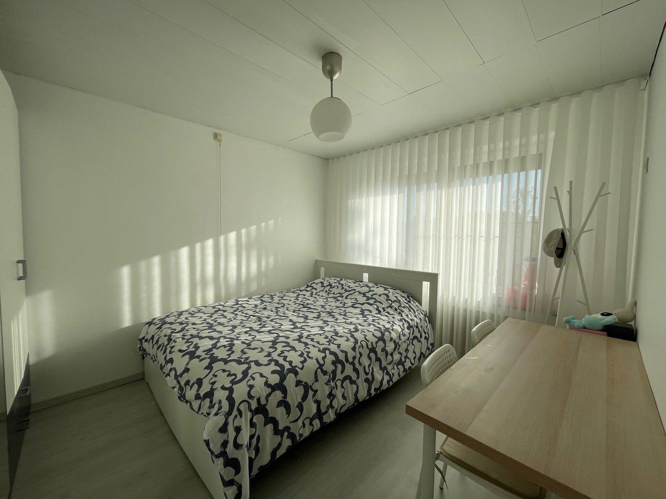 Genk, Kraaistraat 11 – Volledig gerenoveerde en energiezuinige (EPC B) rijwoning met 3 slaapkamers, terras en tuin gelegen in een rustige woonwijk. foto 17