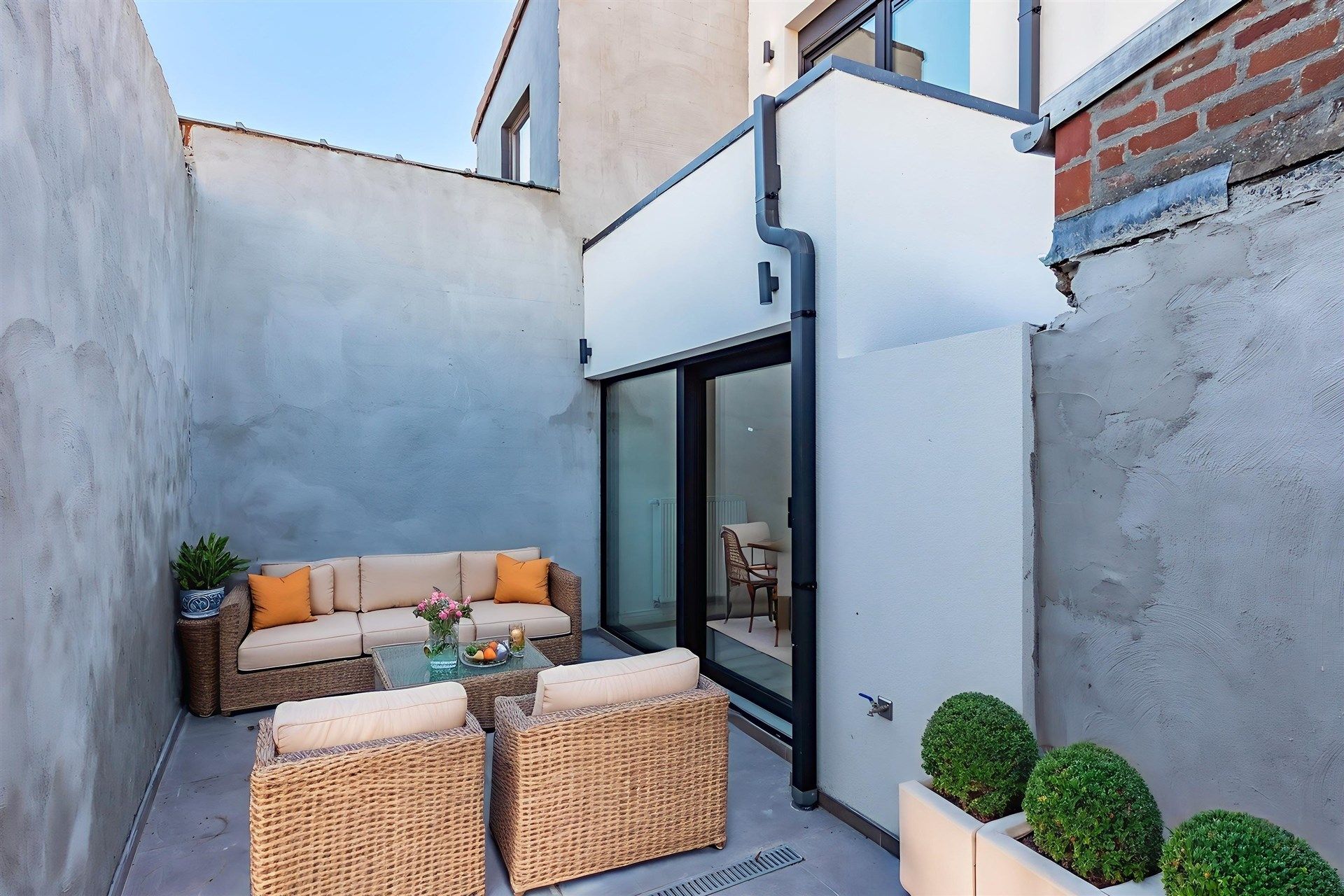 Top gerenoveerde woning met 3 slks en buitenruimte foto 21