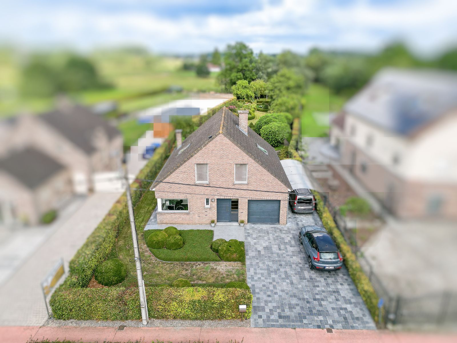 Instapklare open bebouwing met 4 slaapkamers op een prachtig perceel van 2076m² te Londerzeel foto {{pictureIndex}}