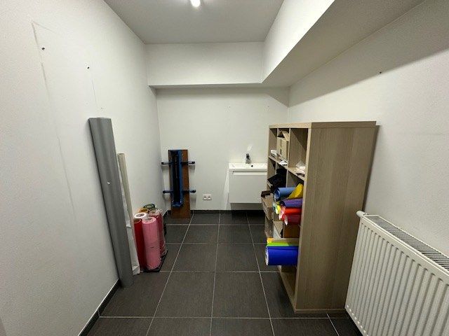 Instapklaar handelsruimte op de bekende Pauwengraaf te Maasmechelen foto 10