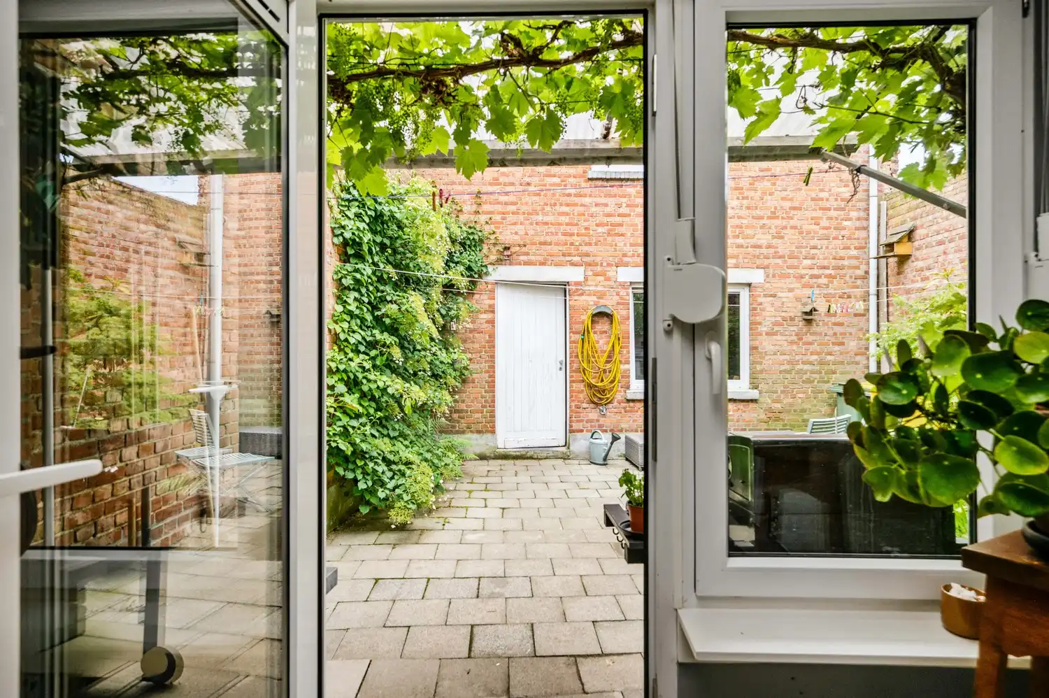 Instapklare woning met 4 slpkrs met gezellige stadstuin en garage foto 19