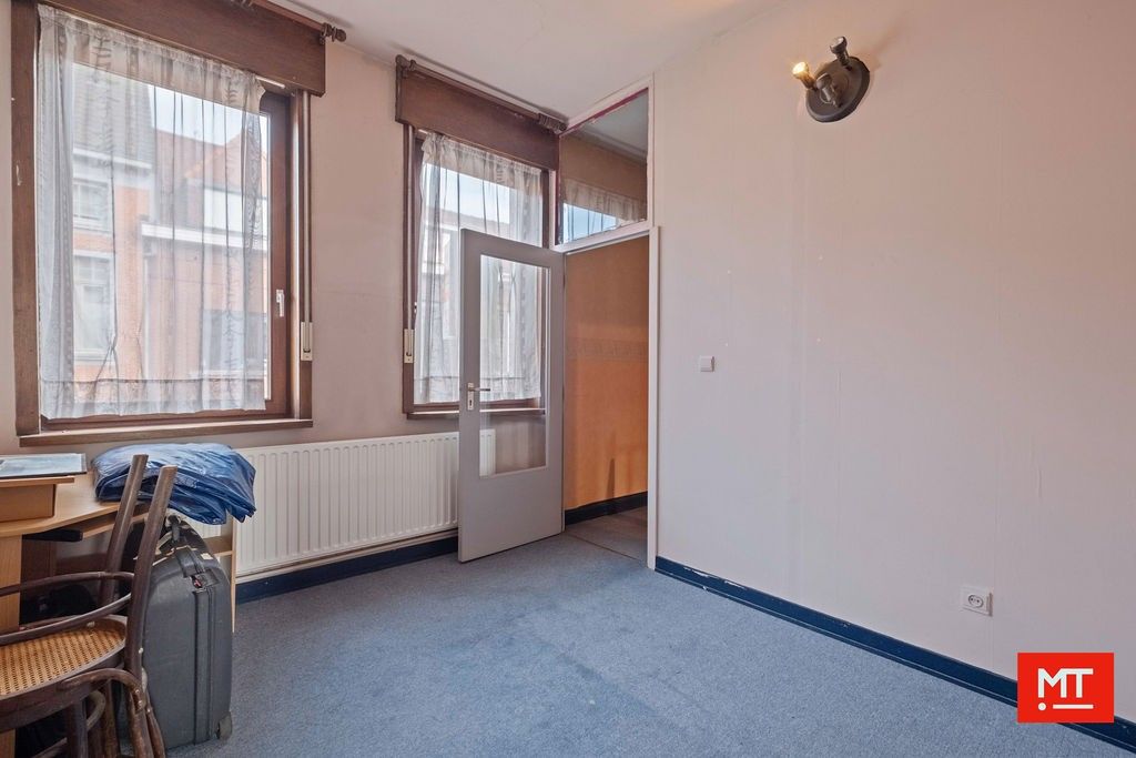 Te renoveren woning met 3 slaapkamers (+ mogelijk) en stadskoer in Kortrijk foto 13