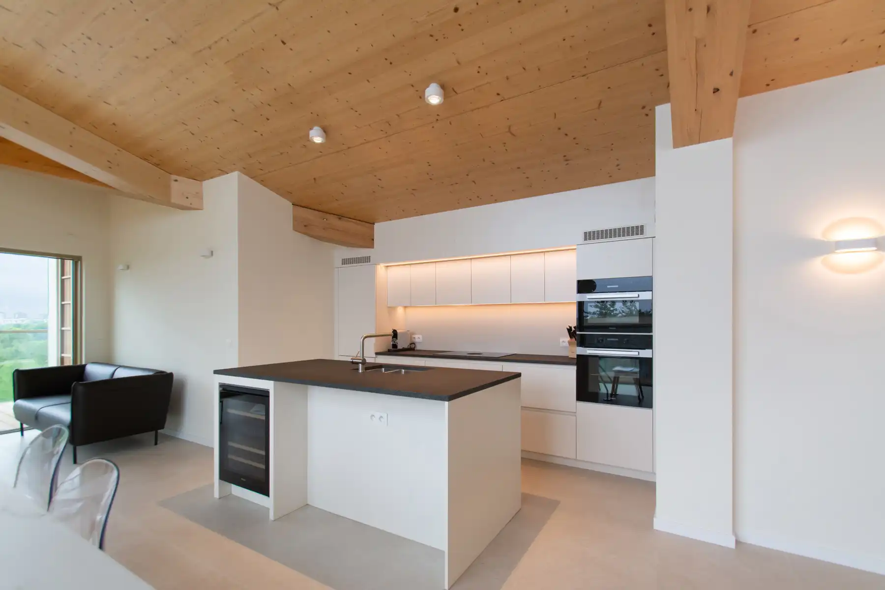 Prachtig gemeubelde 3-kamer penthouse met grote terrassen foto 3