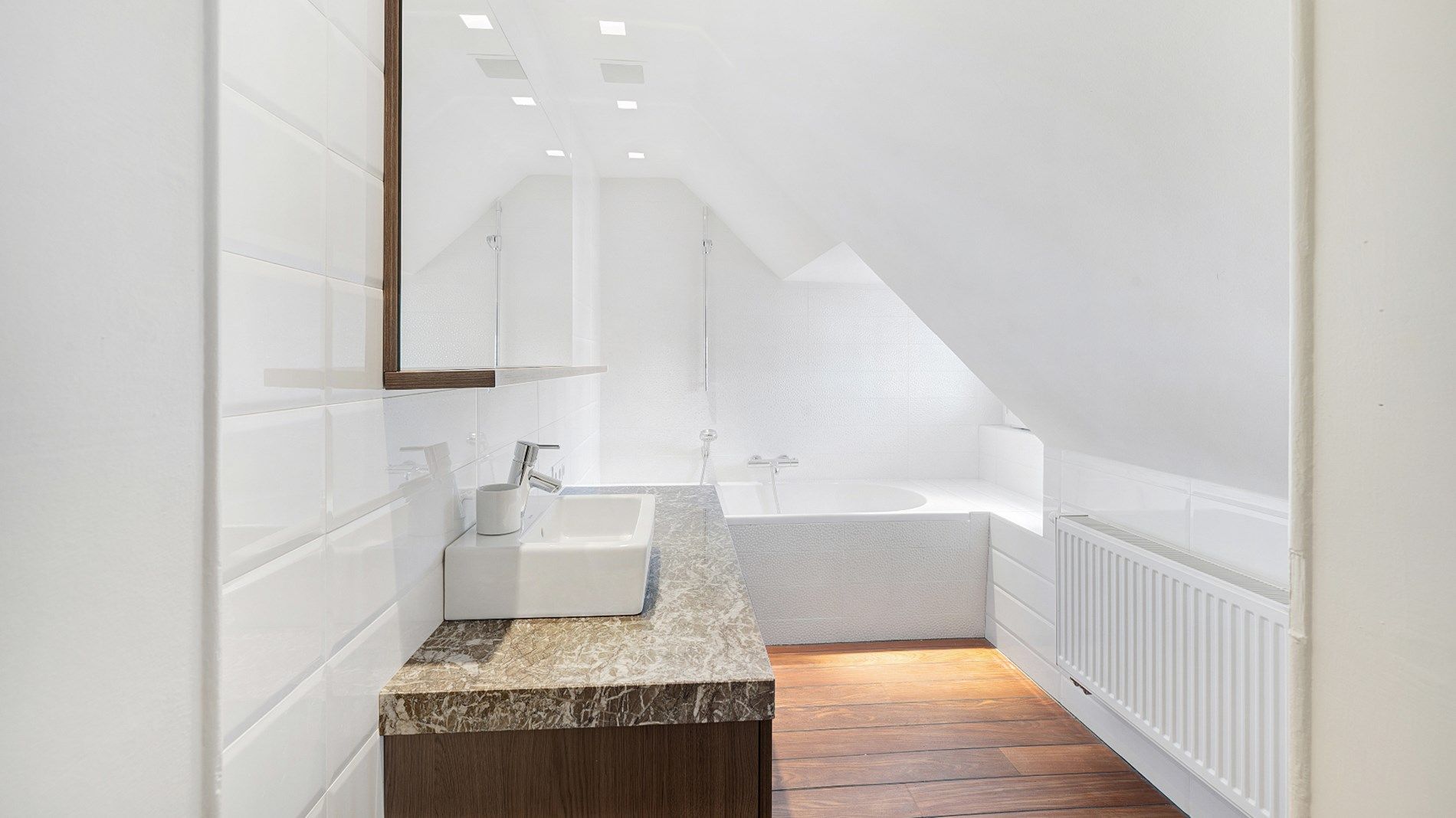 Charmante koppelvilla gelegen op 250 meter van het strand en vlakbij de Kustlaan en het Albertplein te Knokke-Zoute. foto 25