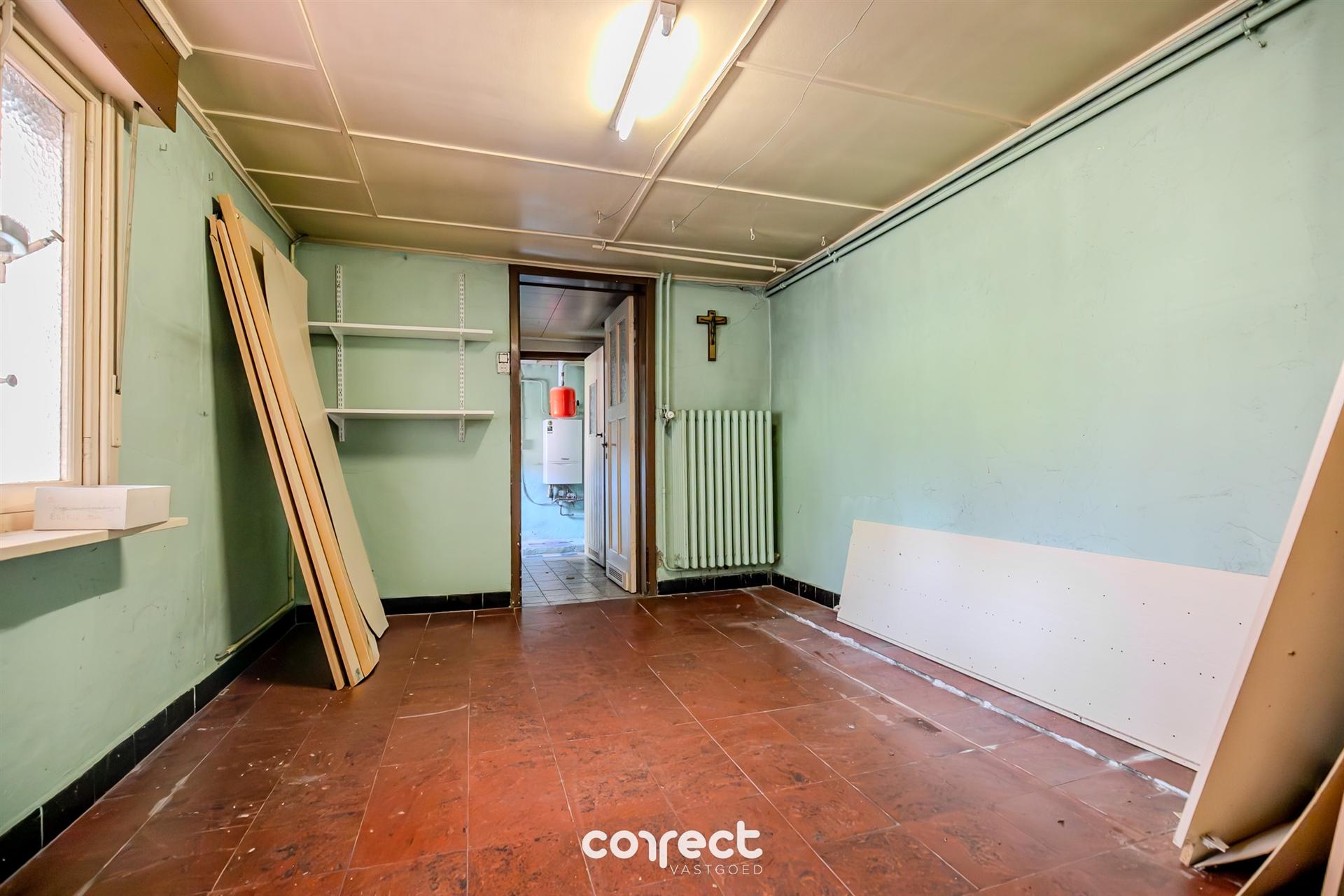 Renovatieproject op ruim perceel in Sint-Michiels foto 8