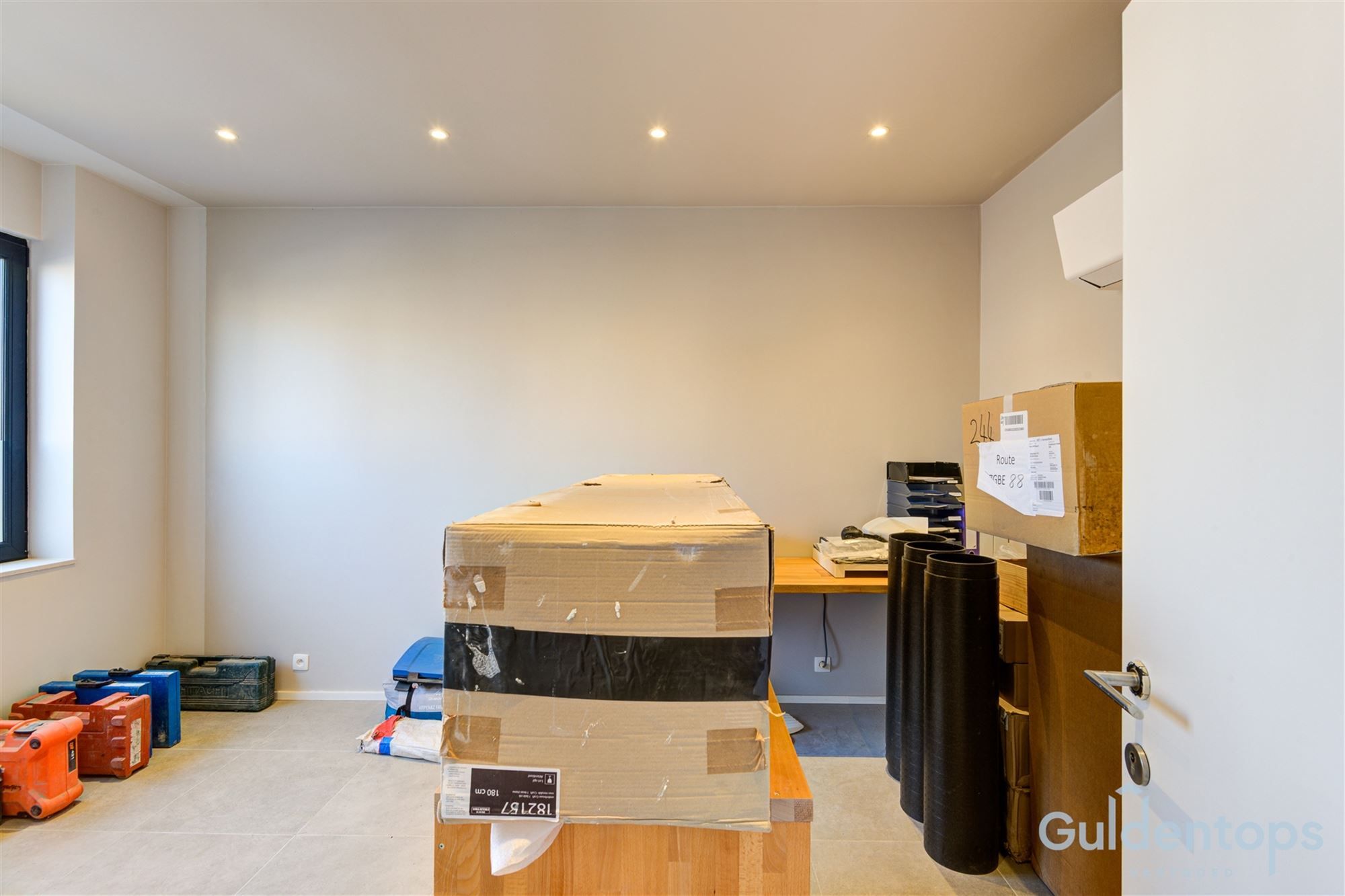 Knap gebouw bestaande uit 2 appartementen én magazijn foto 6