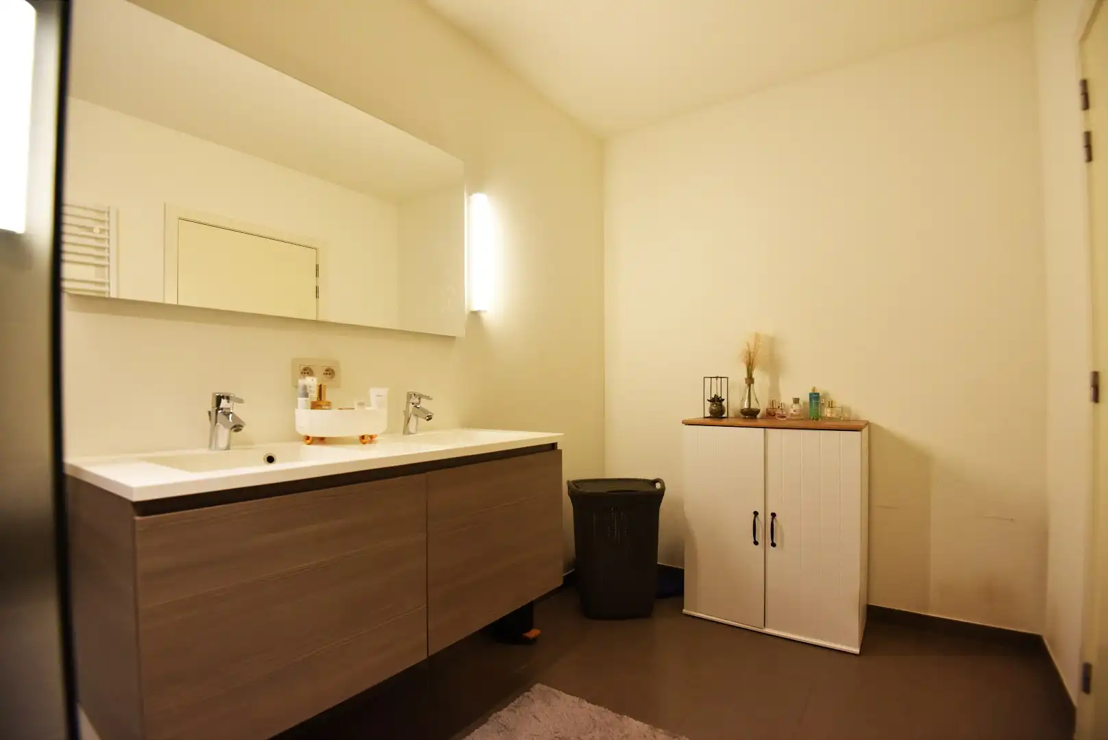 Gelijkvloers appartement met 2 slaapkamers, terras en tuin. foto 6