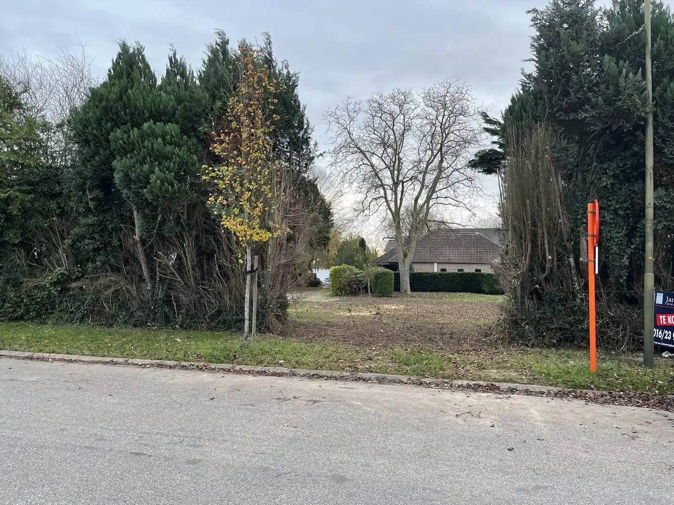 Z-gericht bouwperceel op 6 are 25 ca foto {{pictureIndex}}