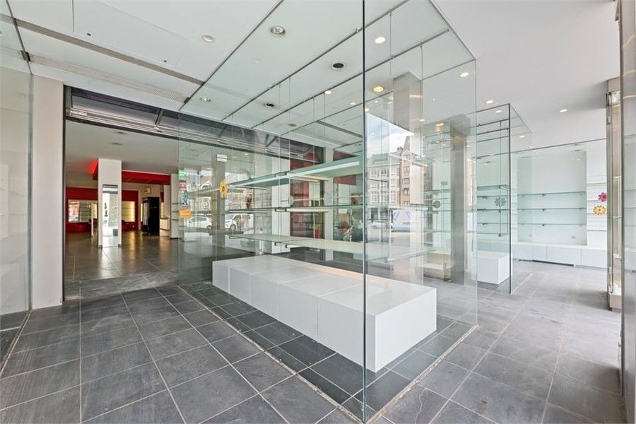 RUIME HANDELSRUIMTE TE HUUR OP DE GROTE MARKT IN SINT-TRUIDEN foto 4