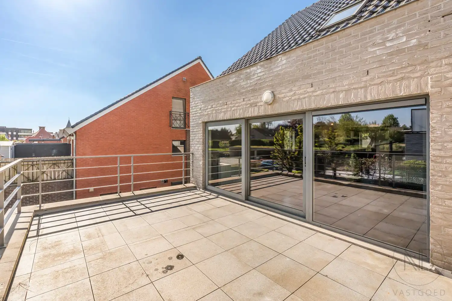 Ruim duplex appartement met 3 slaapkamers en groot terras in hartje Zutendaal foto 12