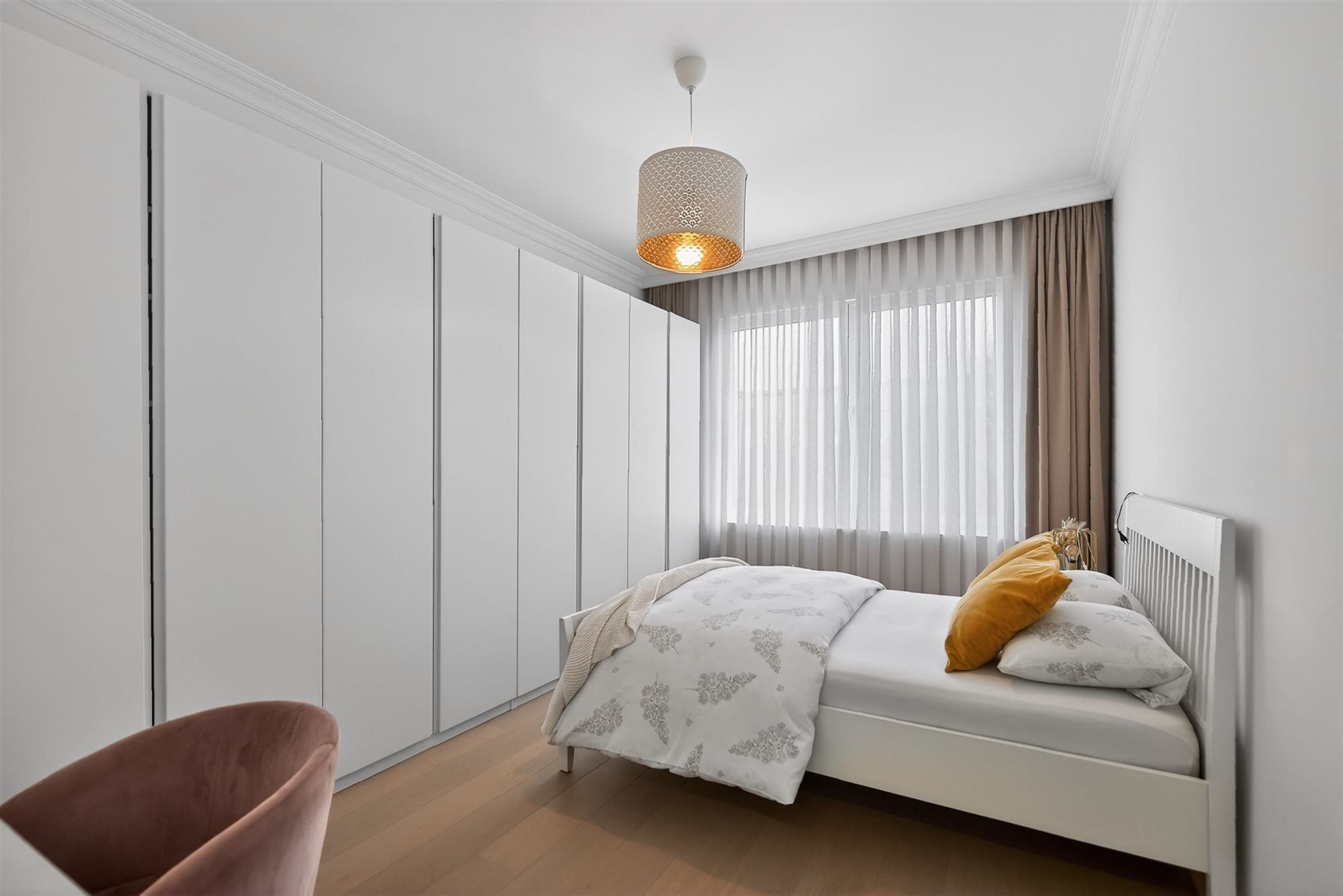 Knap afgewerkte ruime woning op toplocatie foto 16