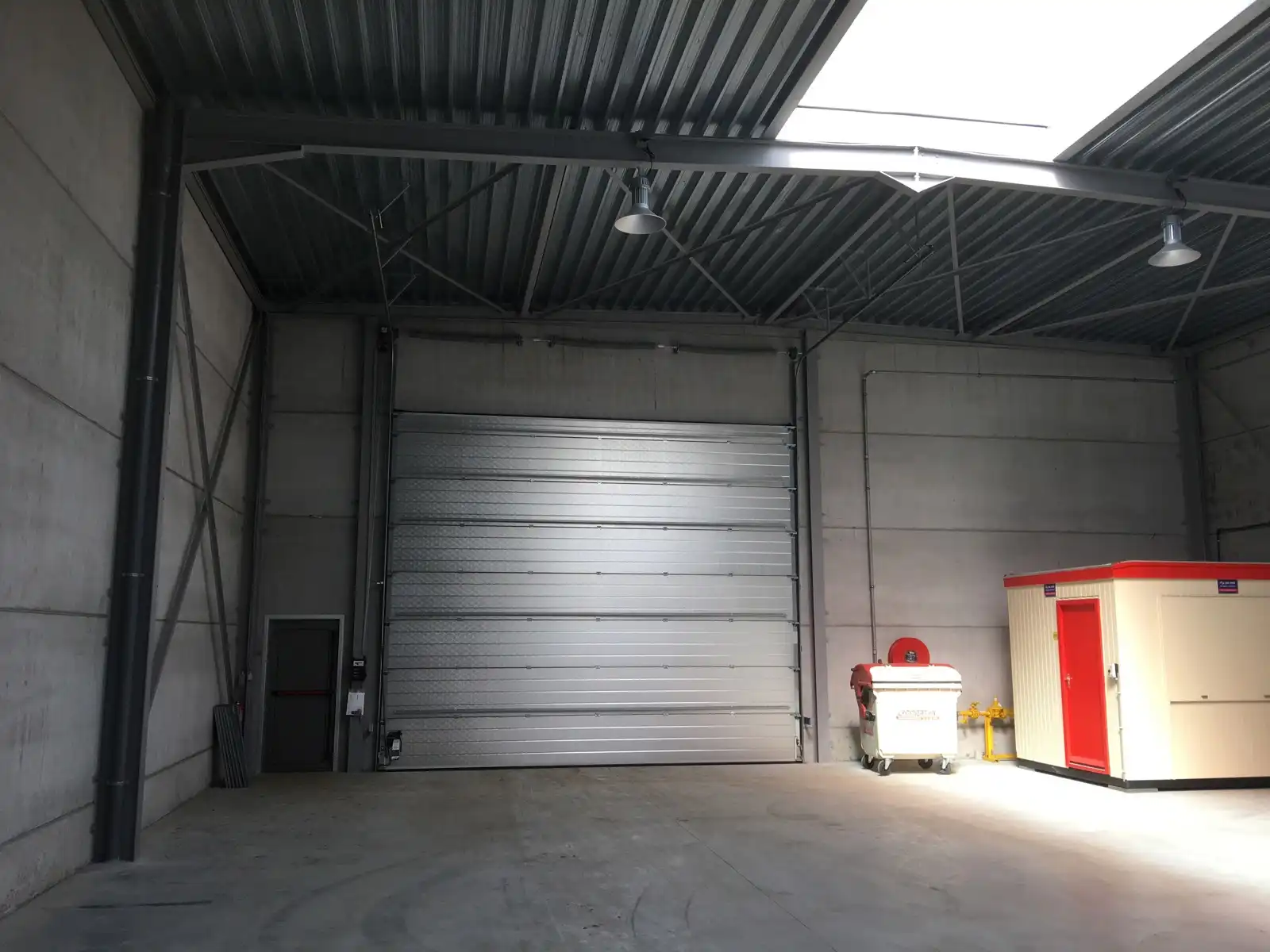 Magazijn te huur in Beveren ! foto 5