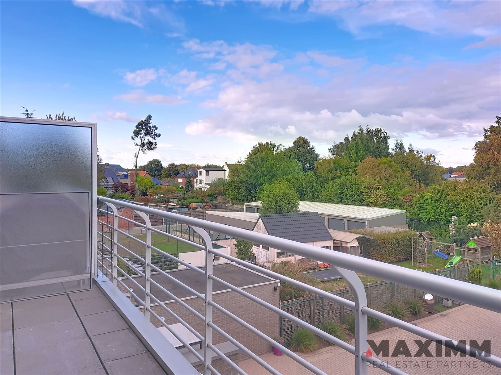 duplex woonst, 110m², terras voor- en achterzijde, garagebox en berging. foto 10