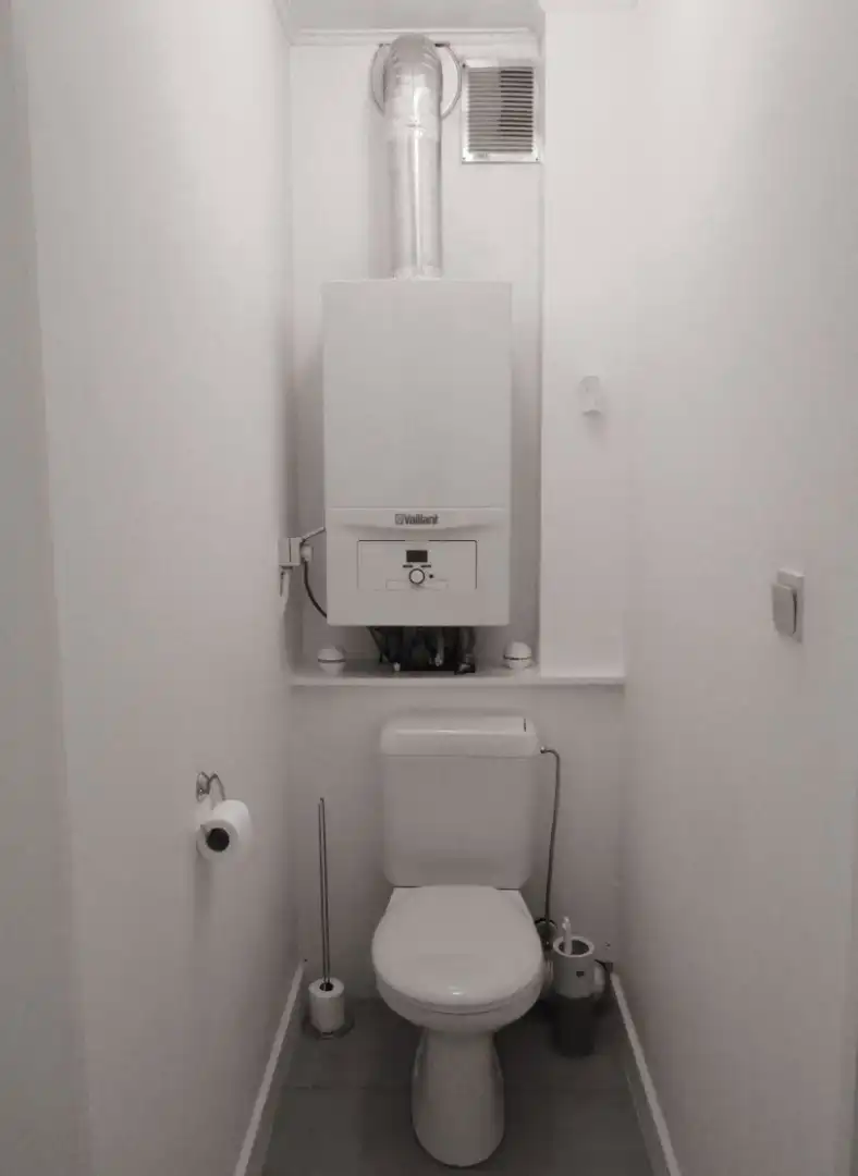 Ongemeubeld lichtrijk appartement met twee slaapkamers foto 12