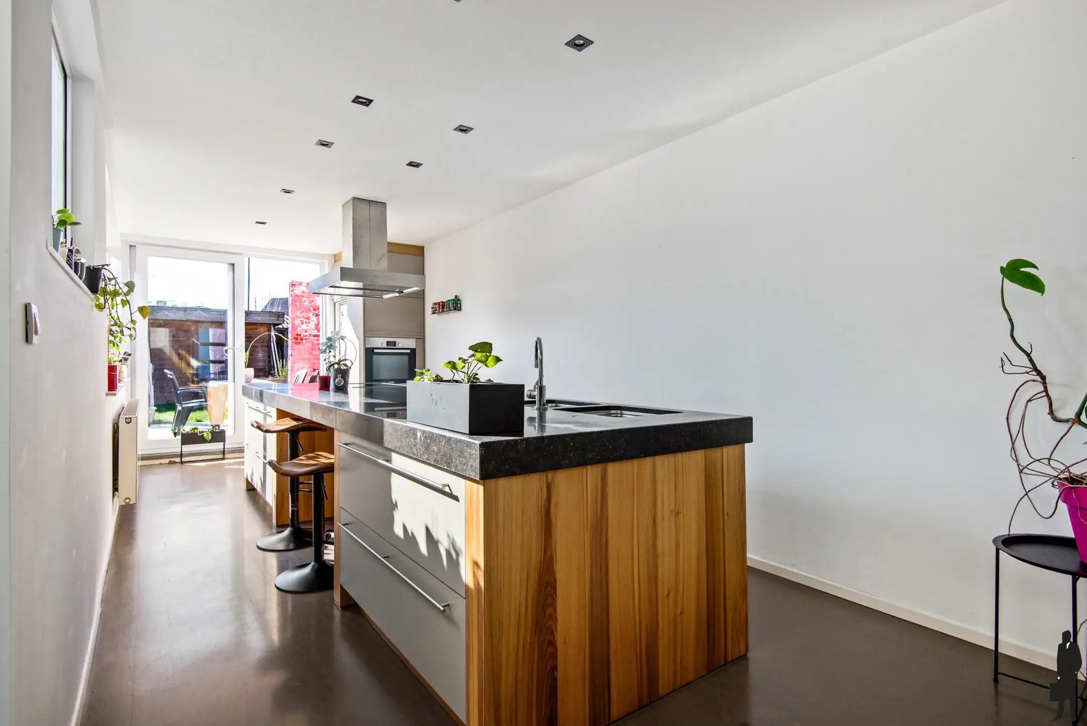 Gerenoveerde woning met 4 ruime slaapkamers en zuidwest tuin foto 8