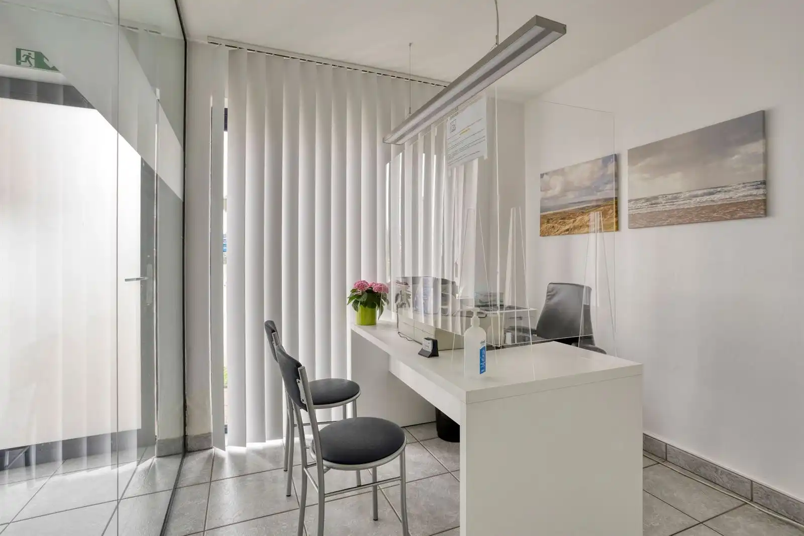 Commerciele ruimte met parking ,woning 5 slaapkamers en tuin  foto 7