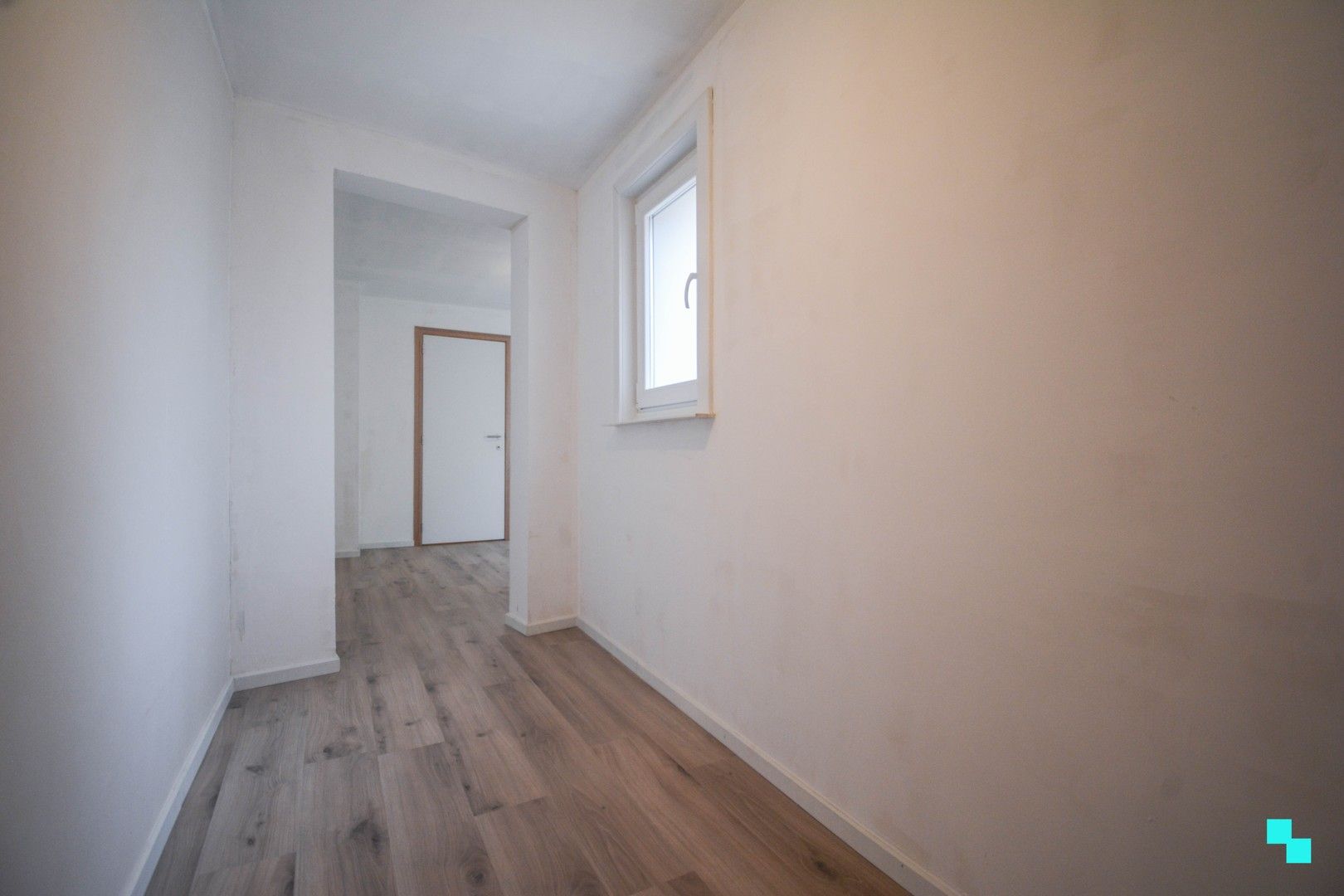 Totaal gerenoveerde woning met garage te centrum Roeselare foto 20