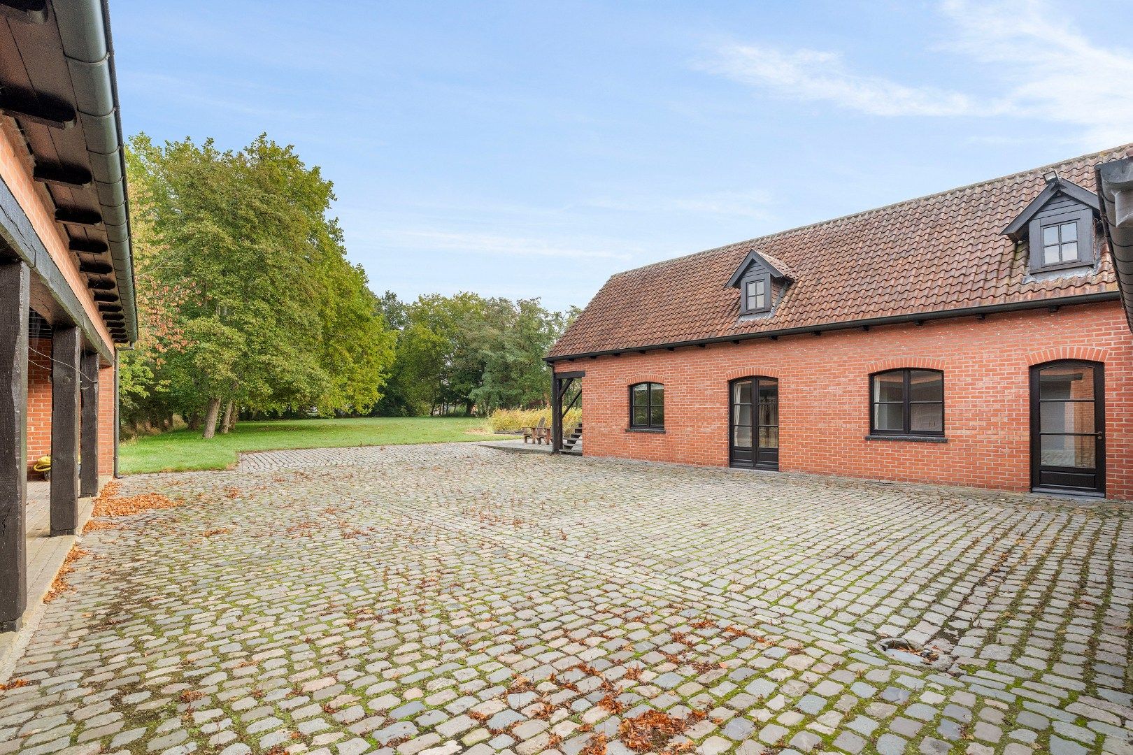 Karaktervolle hoeve met bijgebouwen en verzorgde tuin in Ledegem foto 22