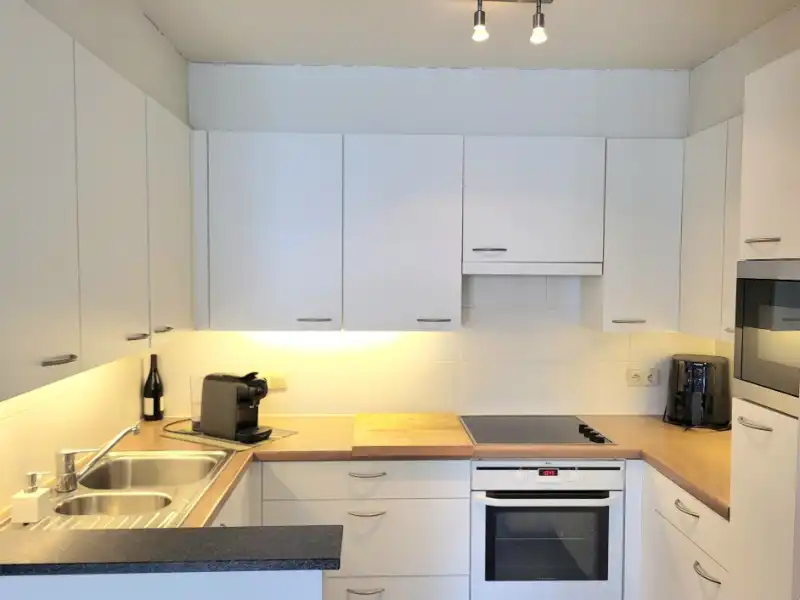Ruim 2-slaapkamer appartement te huur op jaarbasis foto 3