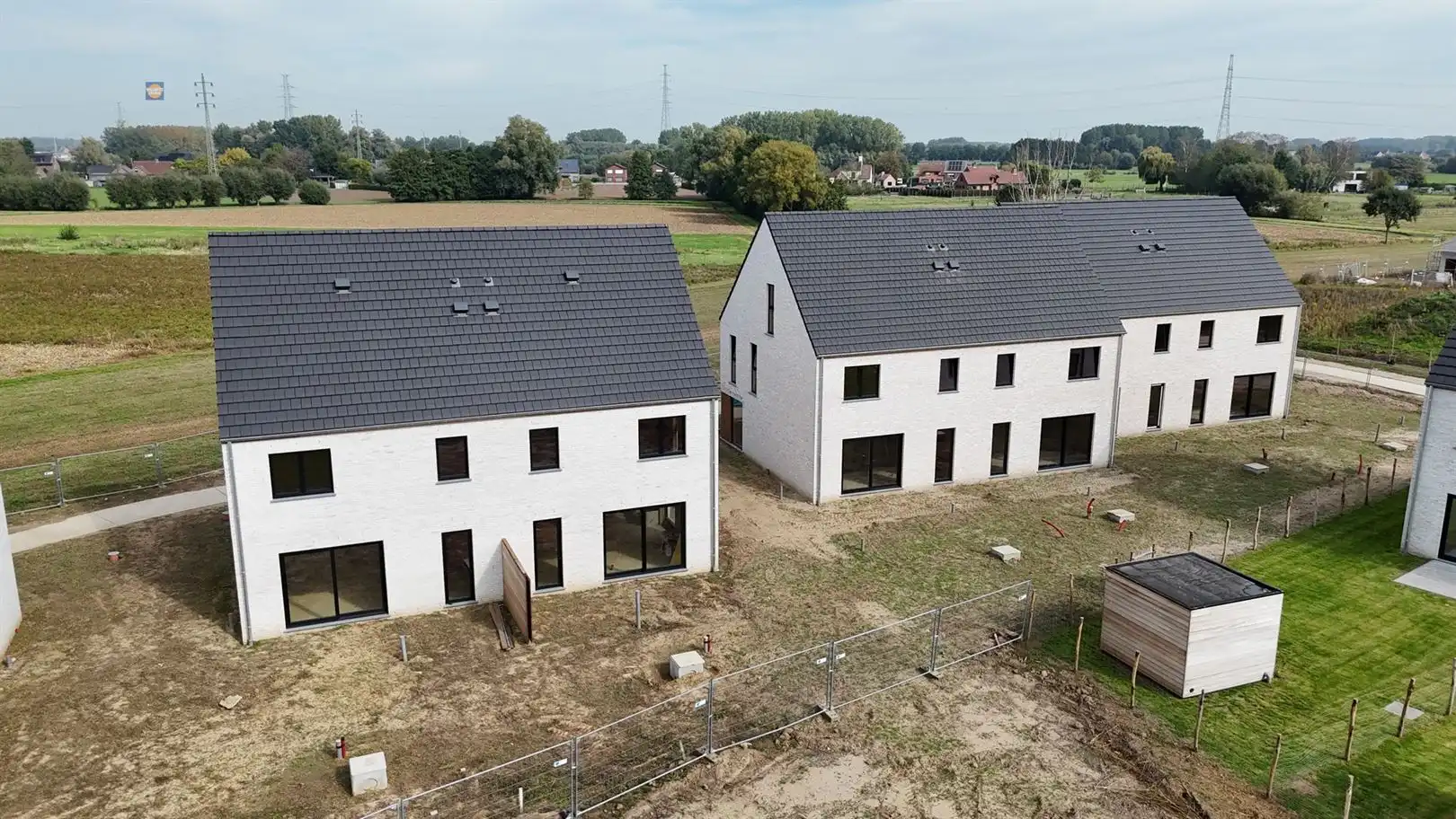 Nieuwbouwwoning met 3 slaapkamers, tuin en ruime zolder in groene omgeving foto 2