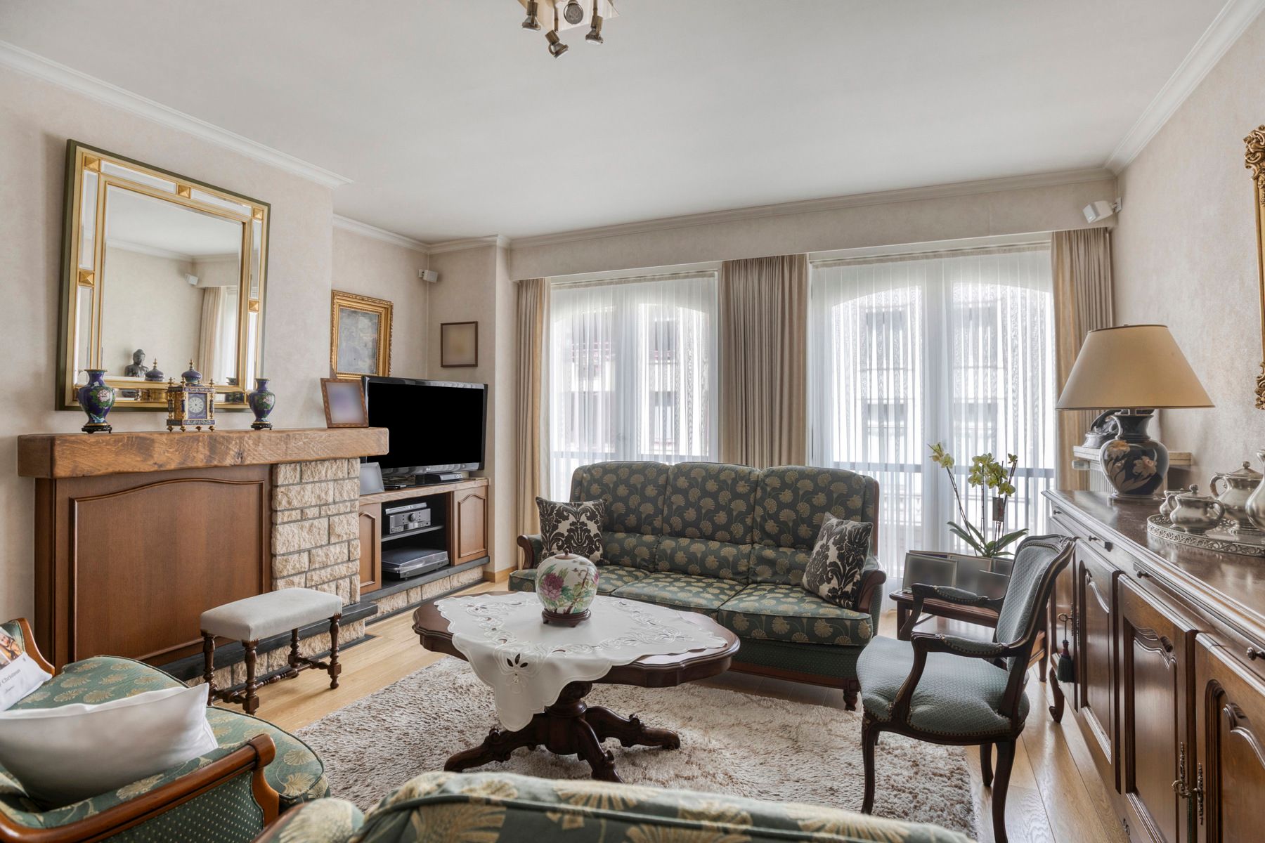 Instapklaar appartement met grote garage !! foto 4