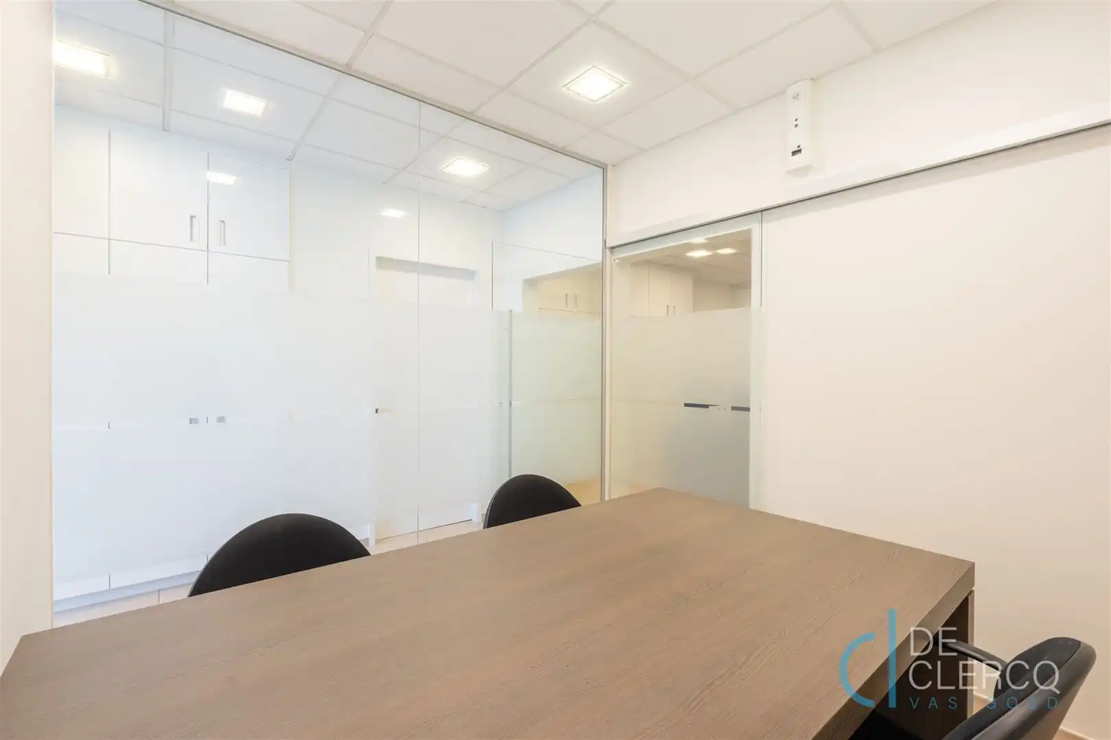 Tijdloos kantoor te koop aan parking in centrum Lochristi!  foto 7