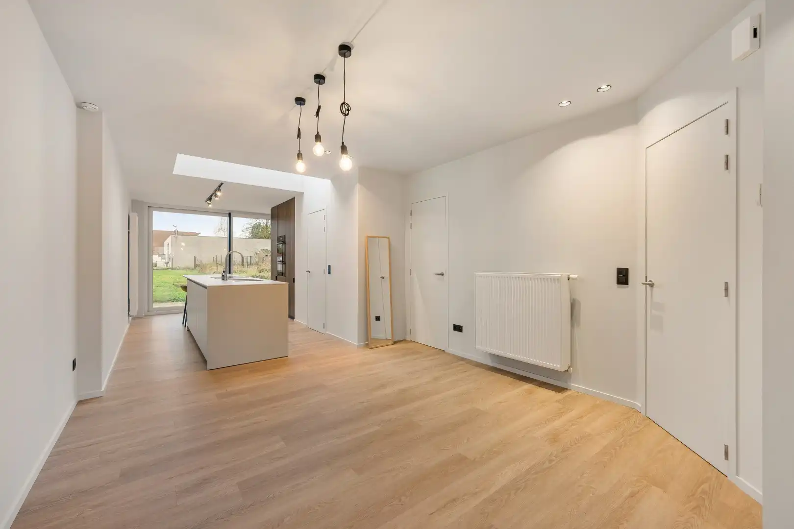 Instapklare halfopen woning met 3 slaapkamers en zuidgerichte tuin in Ledegem foto 6