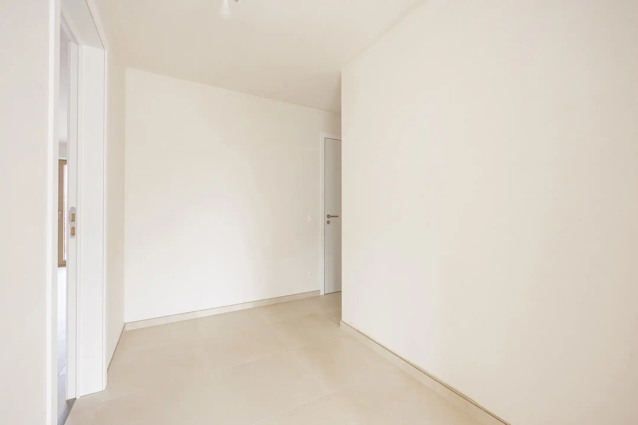 Nieuwbouwappartement met 2 slaapkamers, terras en parking foto 14