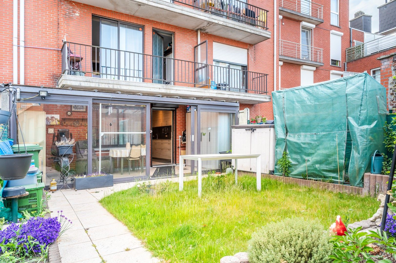 Gelijkvloers appartement met tuin foto 9