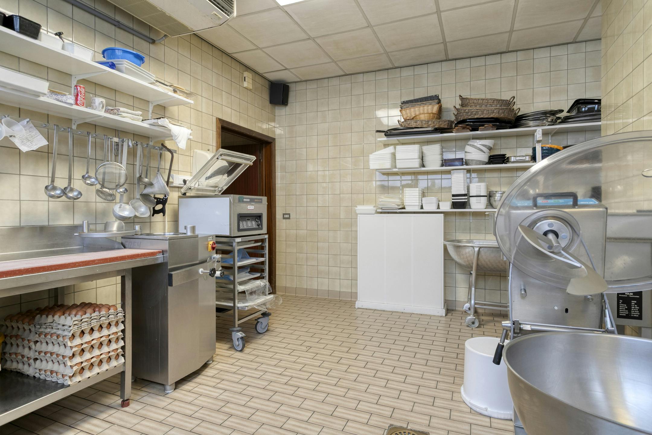 Handelspand met woonst te koop in centrum Menen foto 14