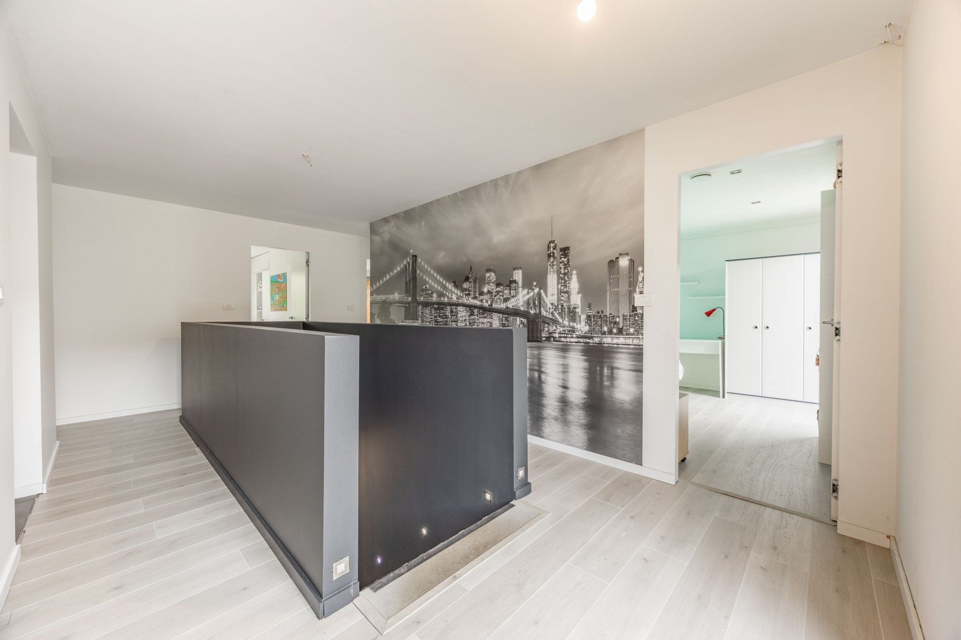BEDRIJFSGEBOUW MET MODERNE WOONST foto 16